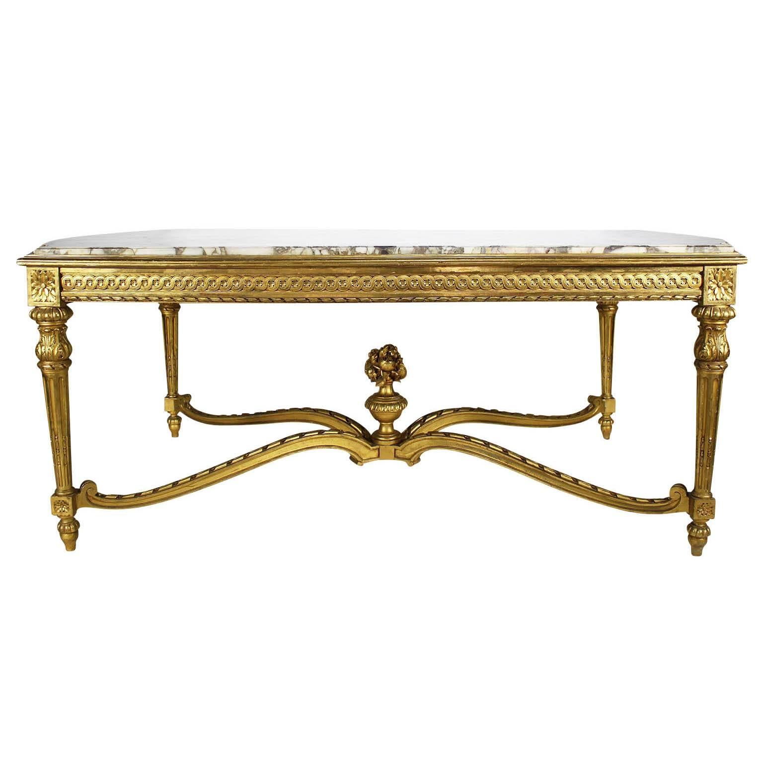 Gran mesa de salón central tallada en madera dorada estilo Luis XVI francés del siglo XIX