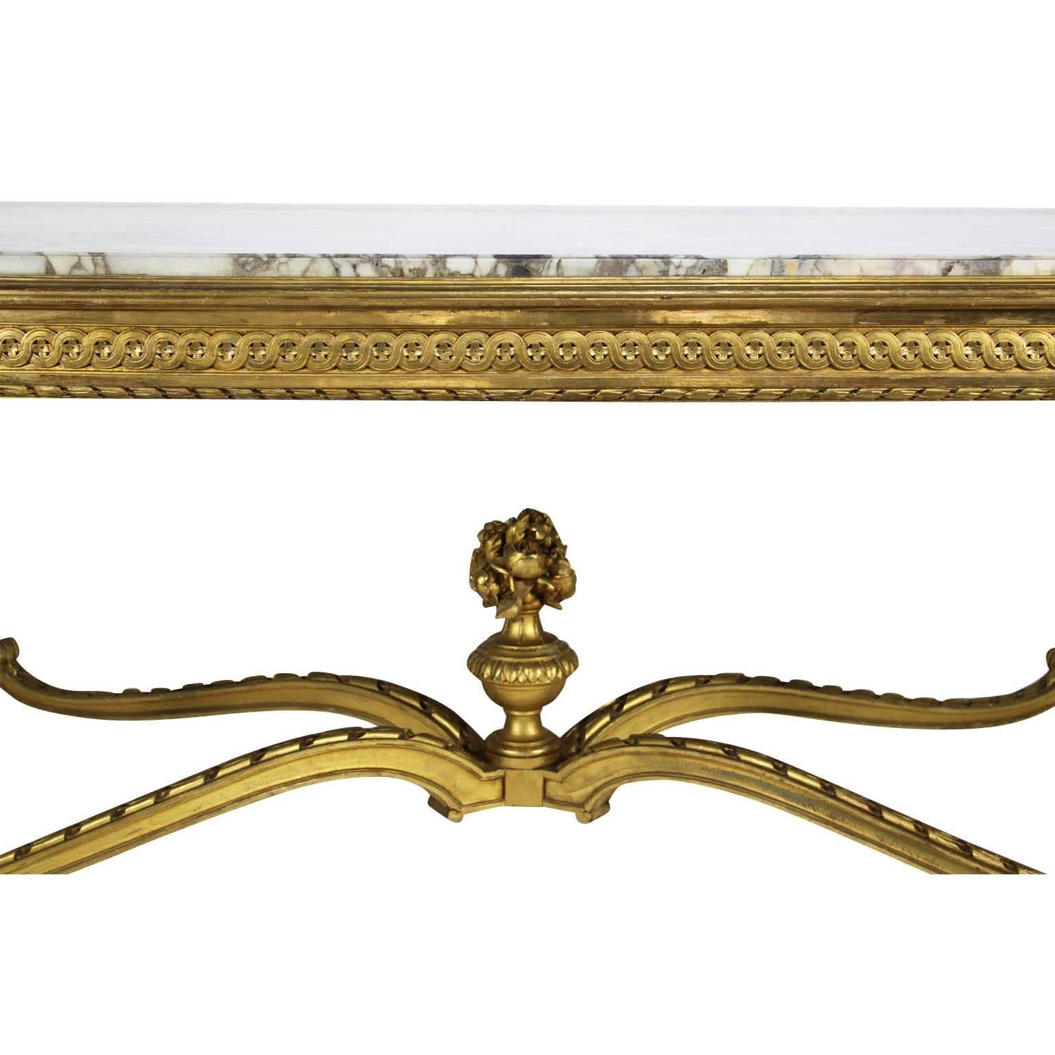 Doré Grande table d'entrée française du 19ème siècle de style Louis XVI en bois doré sculpté en vente