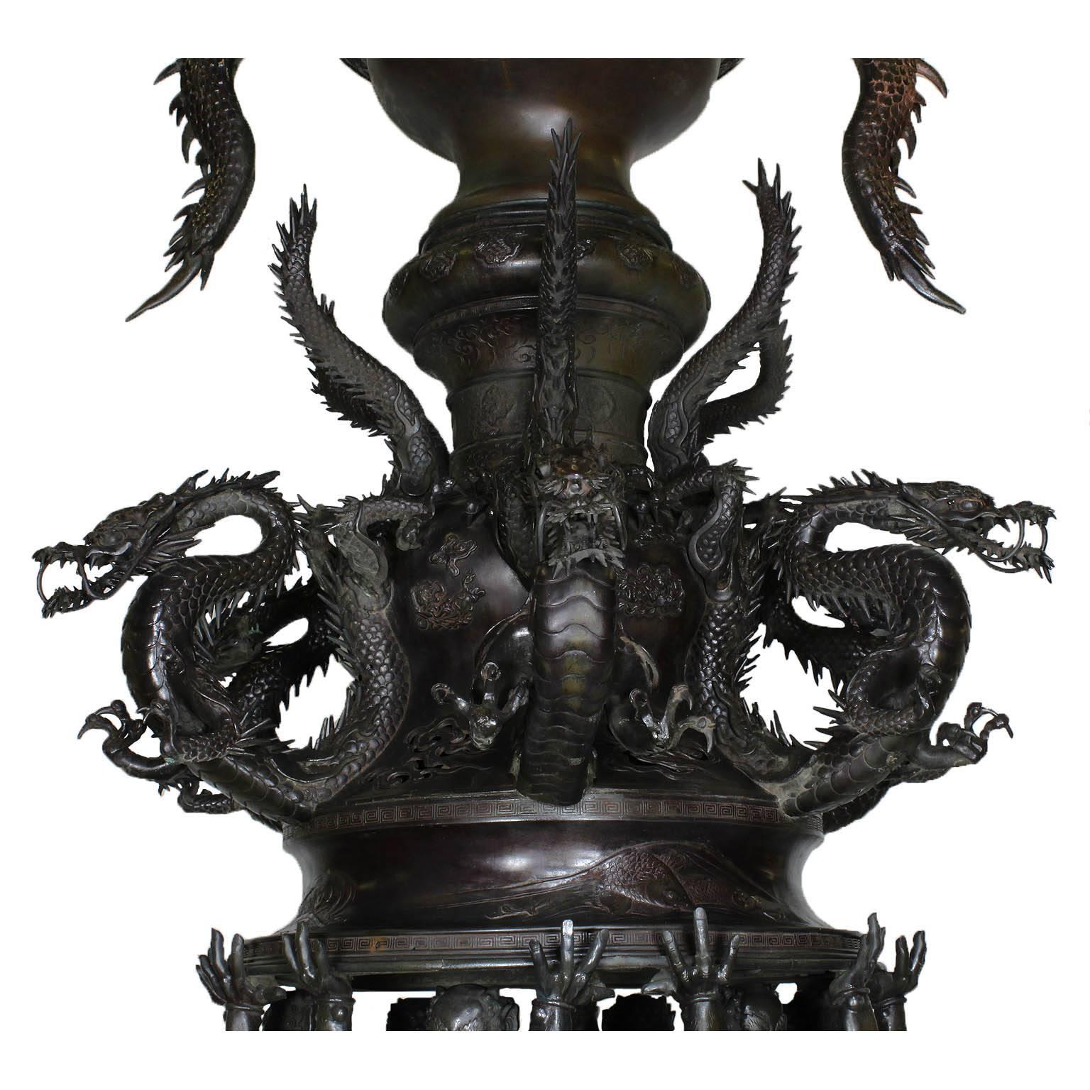Monumental Japanese Meiji Period Bronze Censer Urn with Dragons For Sale 1