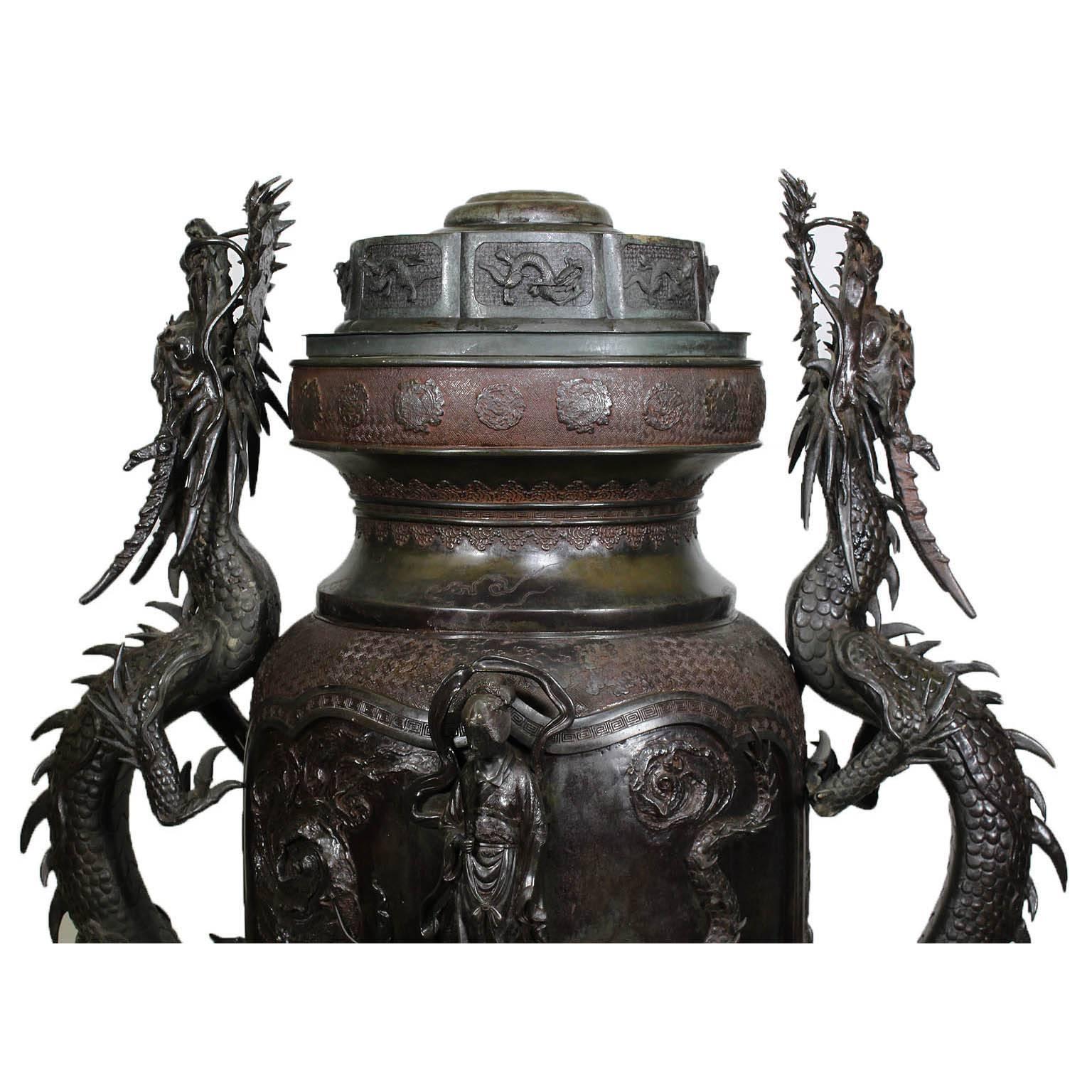 Monumental Japanese Meiji Period Bronze Censer Urn with Dragons In Fair Condition In Los Angeles, CA