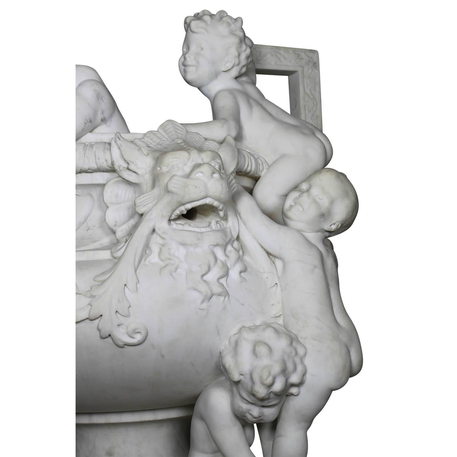 Französisch 19. Jahrhundert Marmor geschnitzt skurrilen Figural Urne Brunnen mit Kindern (Louis XV.) im Angebot