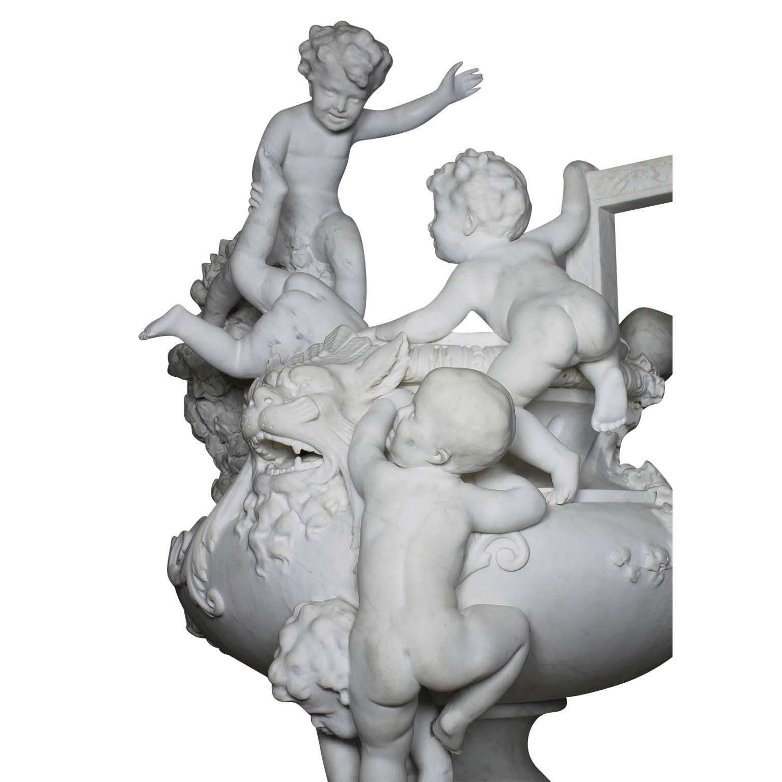 Französisch 19. Jahrhundert Marmor geschnitzt skurrilen Figural Urne Brunnen mit Kindern (Spanisch) im Angebot