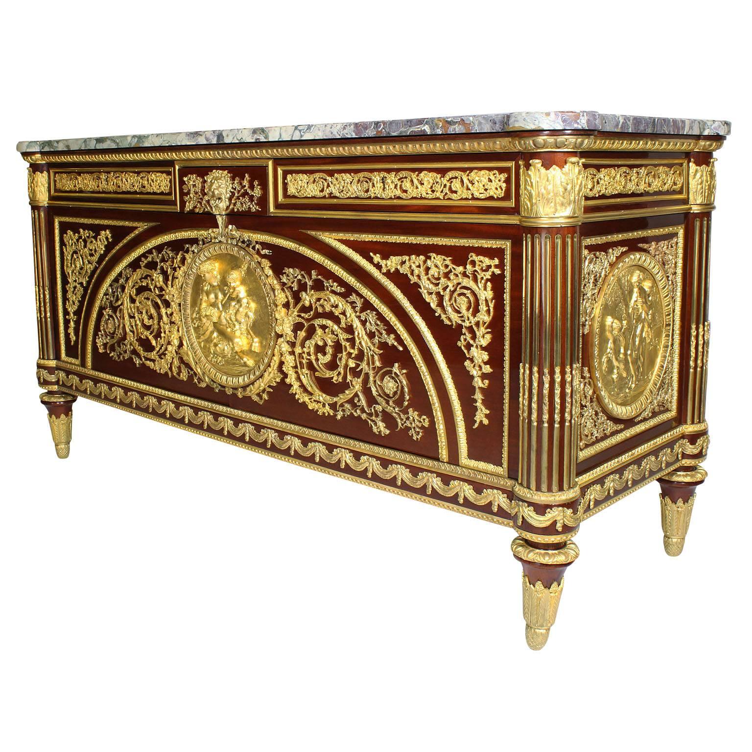 Commode palatiale française du 19e-20e siècle de style Louis XVI en acajou et ornementation en bronze doré 