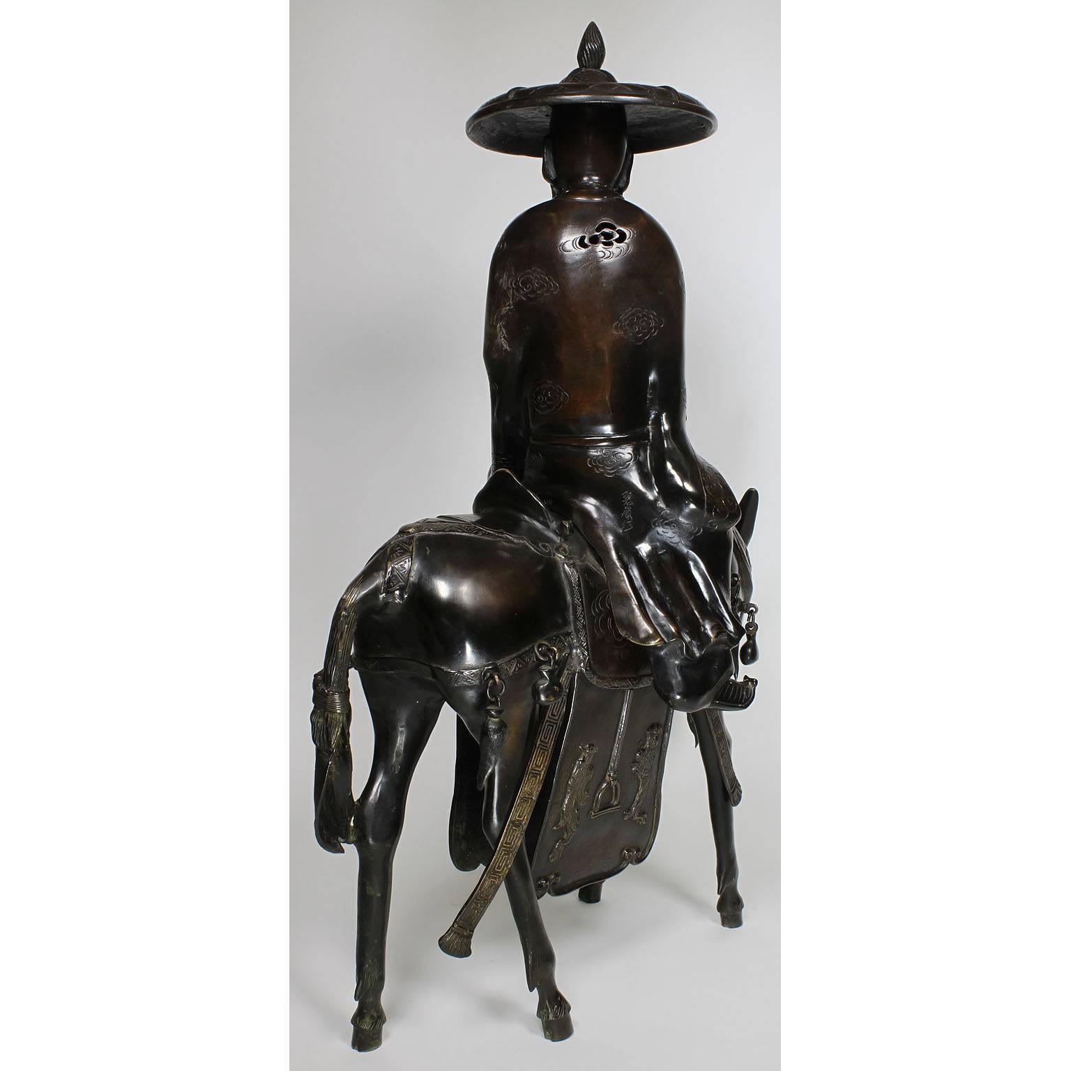 Japanese Meiji Period 19th-20th Century Bronze Figural Incense Burner Censer In Excellent Condition In Los Angeles, CA