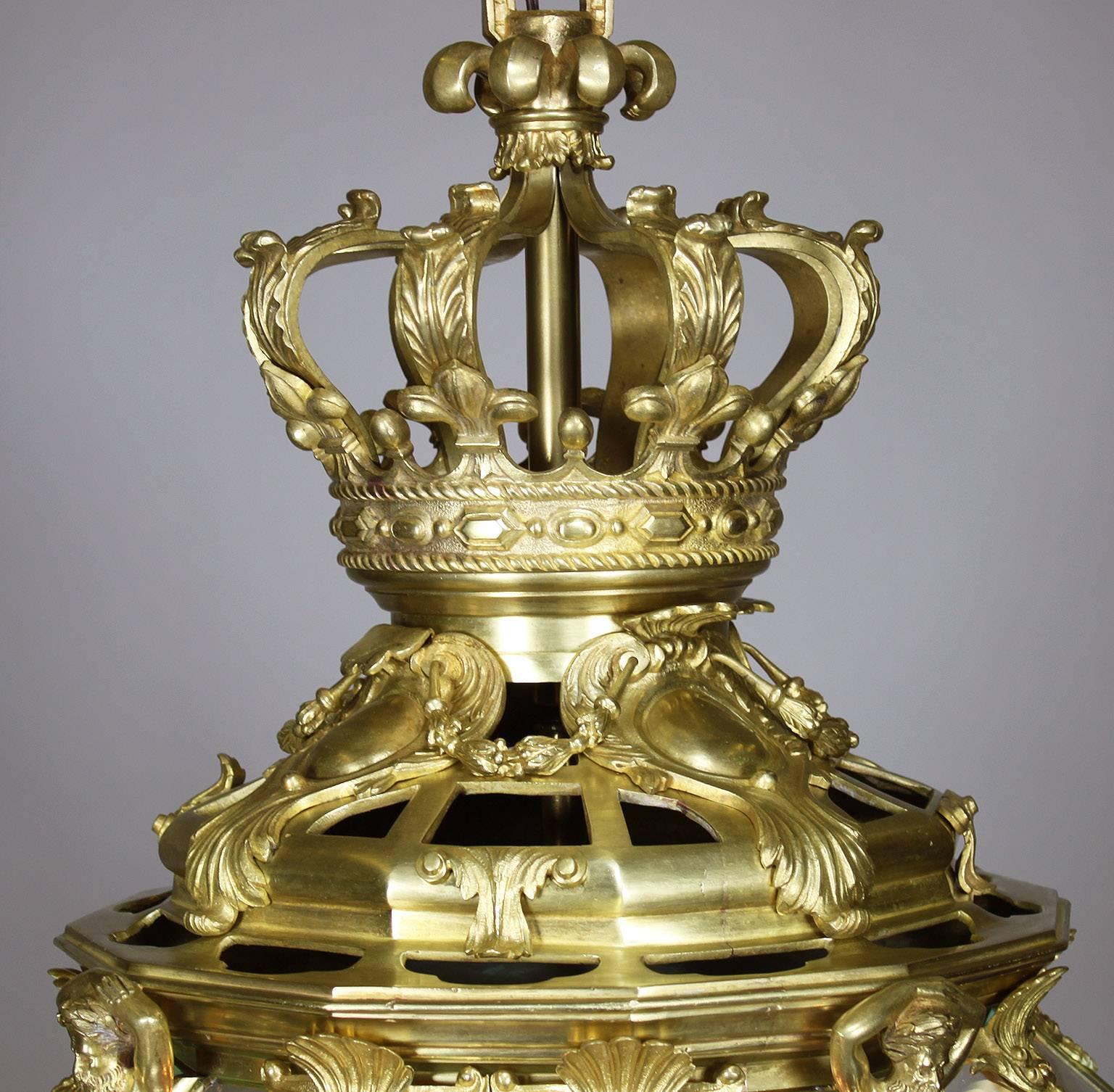 Französische palastartige „Versailles“-Laterne aus vergoldeter Bronze im Louis XIV.-Stil des 19. Jahrhunderts im Zustand „Gut“ im Angebot in Los Angeles, CA