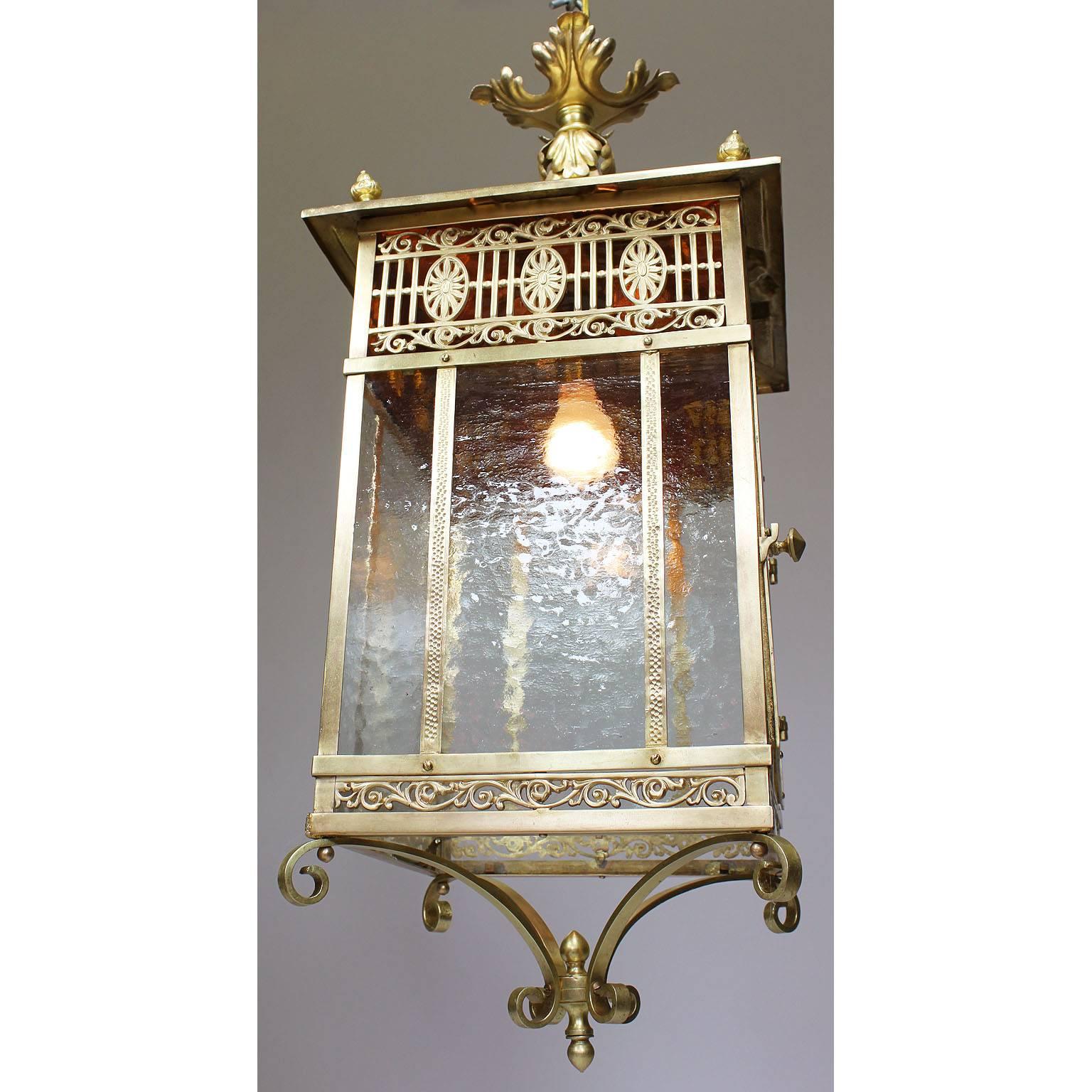 English Early 20th Century Chippendale Style Brass & Gilt-Metal Hanging Lantern In Excellent Condition In Los Angeles, CA