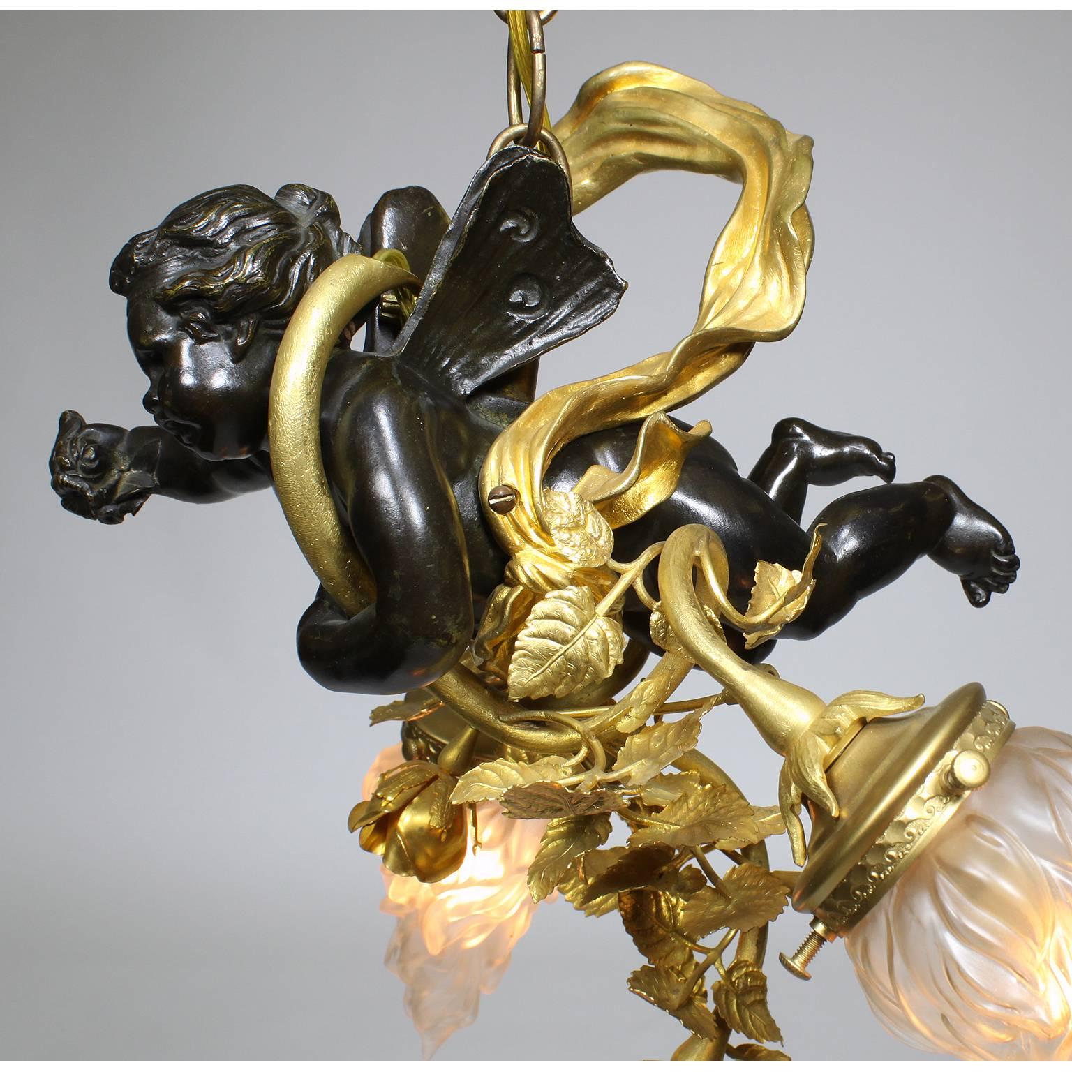 French Belle Époque Patinated and Gilt Bronze & Metal Hovering Cherub Chandelier For Sale 1