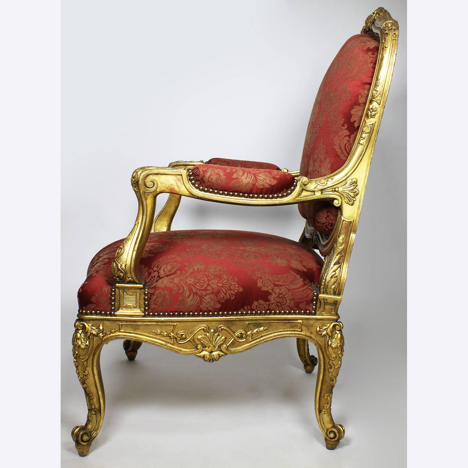 Suite de salon palatial en bois doré sculpté de style Louis XV du xixe siècle, trois pièces en vente 2