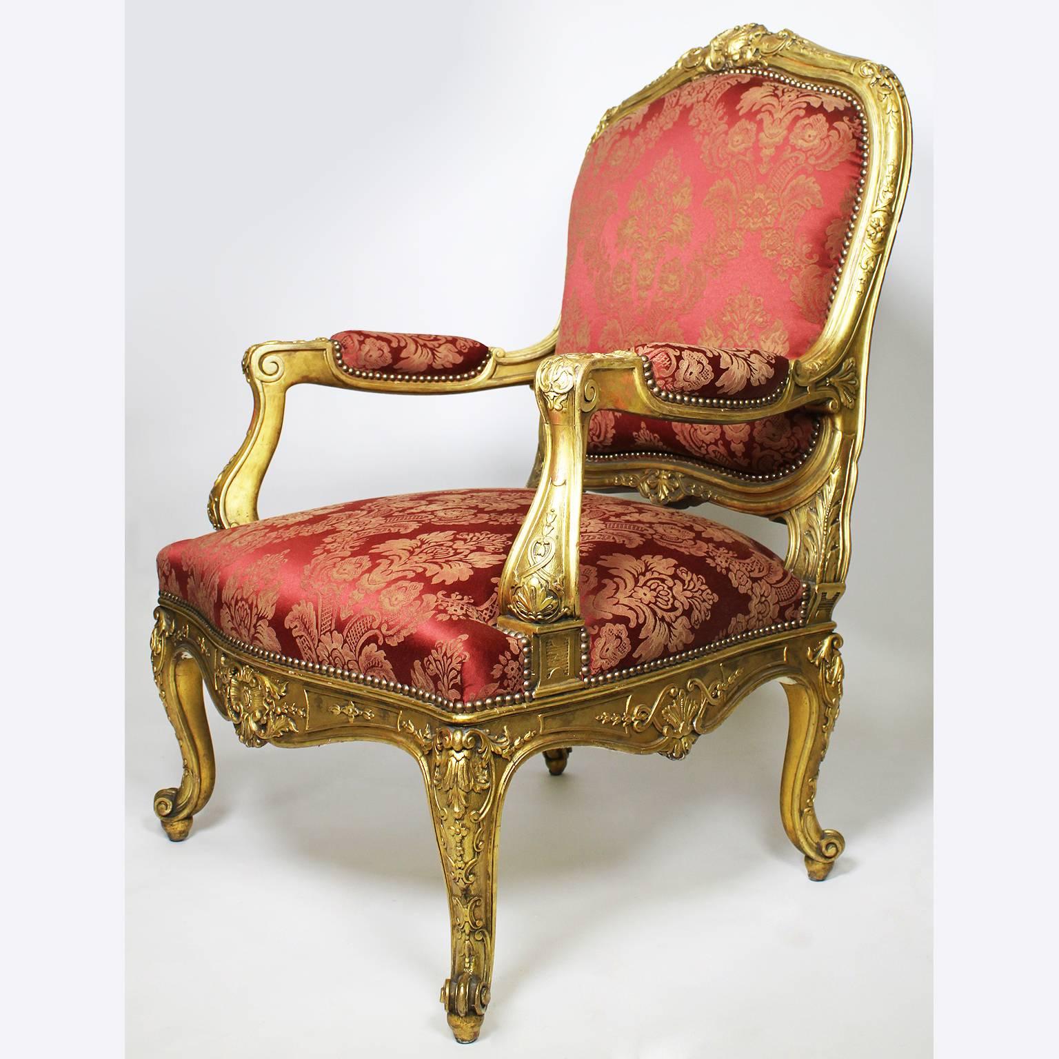 XIXe siècle Suite de salon palatial en bois doré sculpté de style Louis XV du xixe siècle, trois pièces en vente