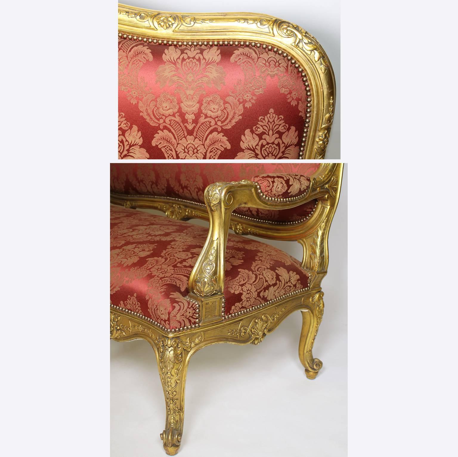 Dreiteilige, palastartige Salon-Suite aus geschnitztem vergoldetem Holz im Louis-XV-Stil des 19. Jahrhunderts (Französisch) im Angebot