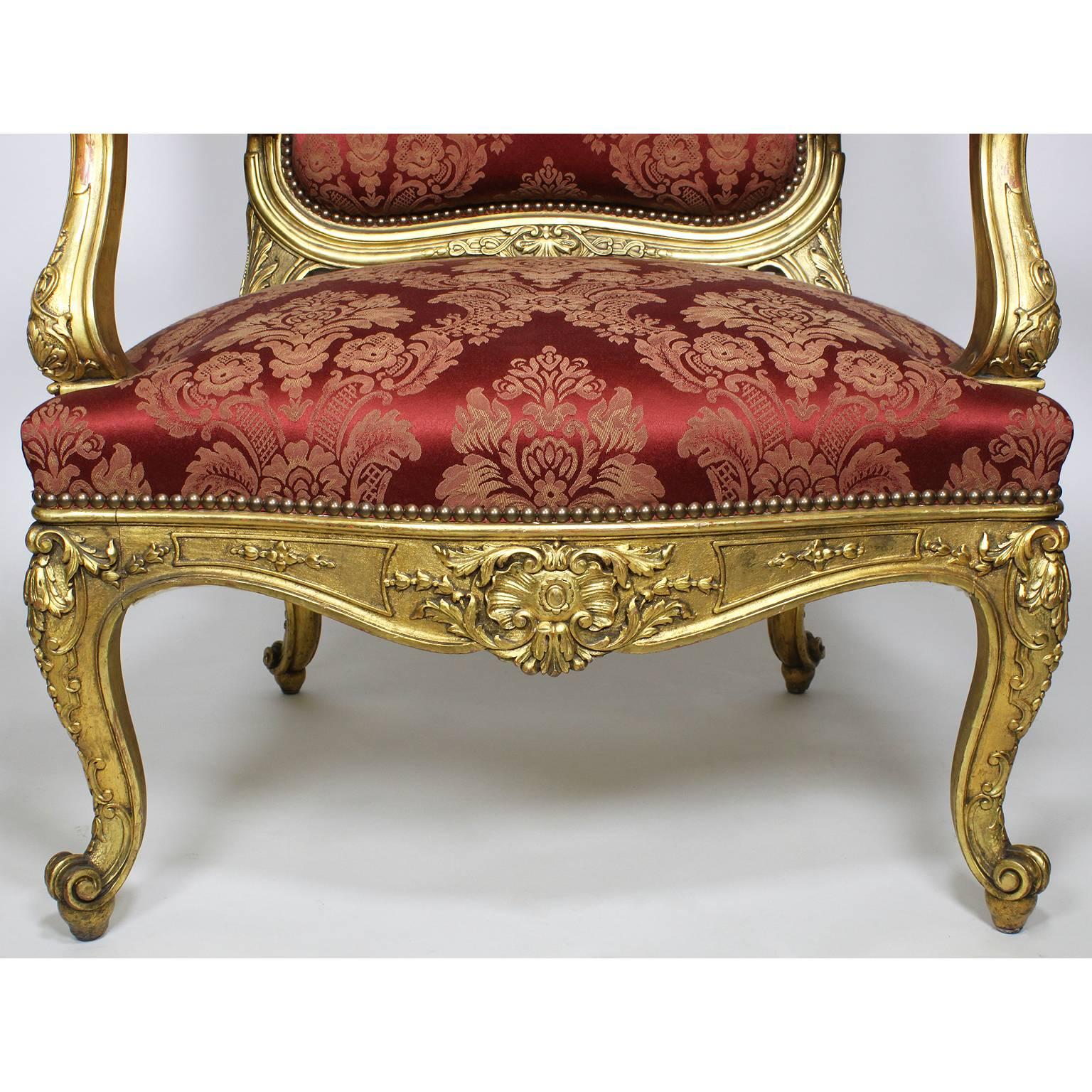 Dreiteilige, palastartige Salon-Suite aus geschnitztem vergoldetem Holz im Louis-XV-Stil des 19. Jahrhunderts im Angebot 1