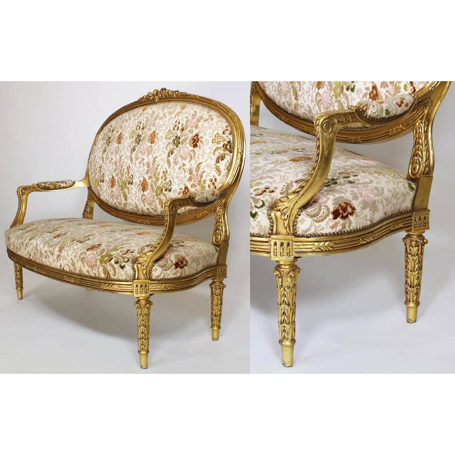 Französisch 19-20. Jahrhundert Louis XV Stil Giltwood geschnitzt Fünf-Piece Salon Suite (Louis XVI.) im Angebot