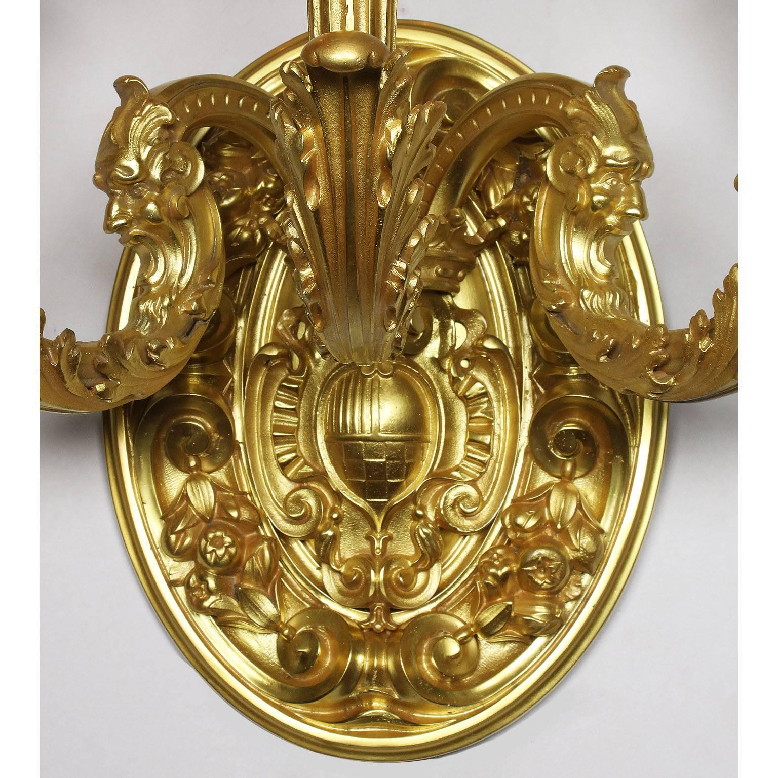 Doré Paire d'appliques murales françaises de style Louis XV du 20ème siècle provenant de Spelling Manor en vente