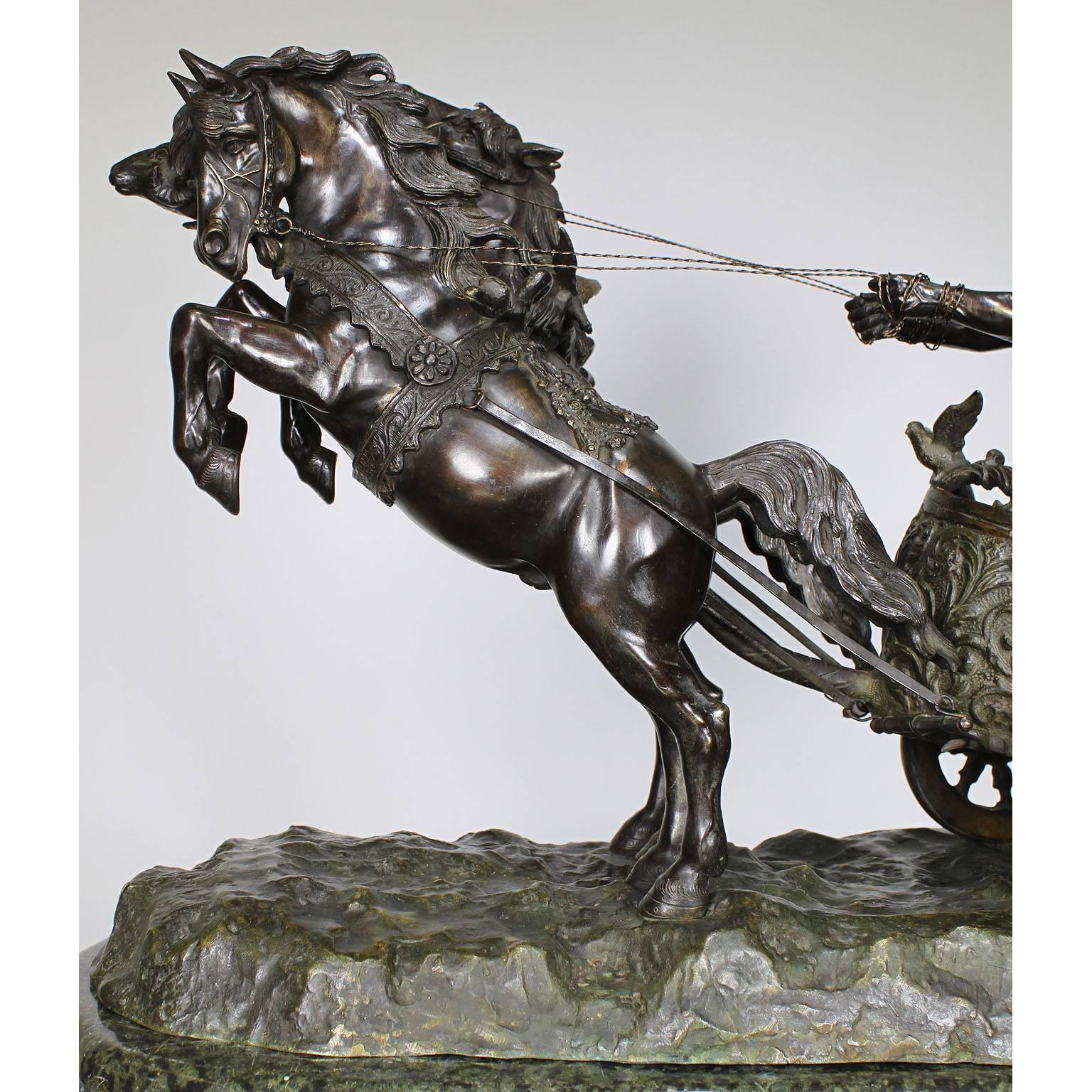 Patiné Groupe de sculptures italiennes en bronze du 19ème siècle représentant un char et un cavalier romain à deux chevaux en vente
