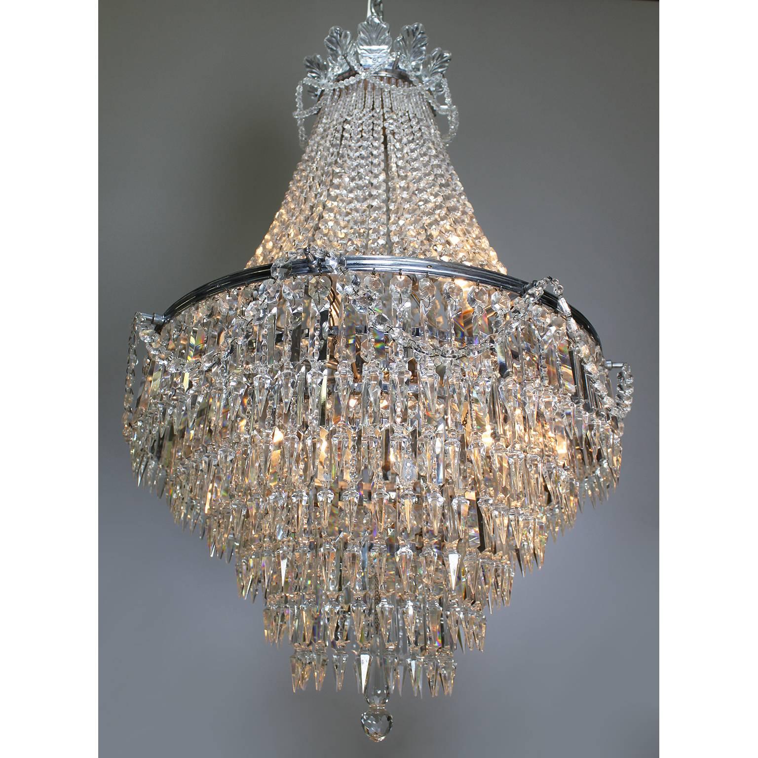 Early 20th Century French Belle Epoque 19th-20th Century Cut-Glass Chandelier, Baccarat Attributed For Sale