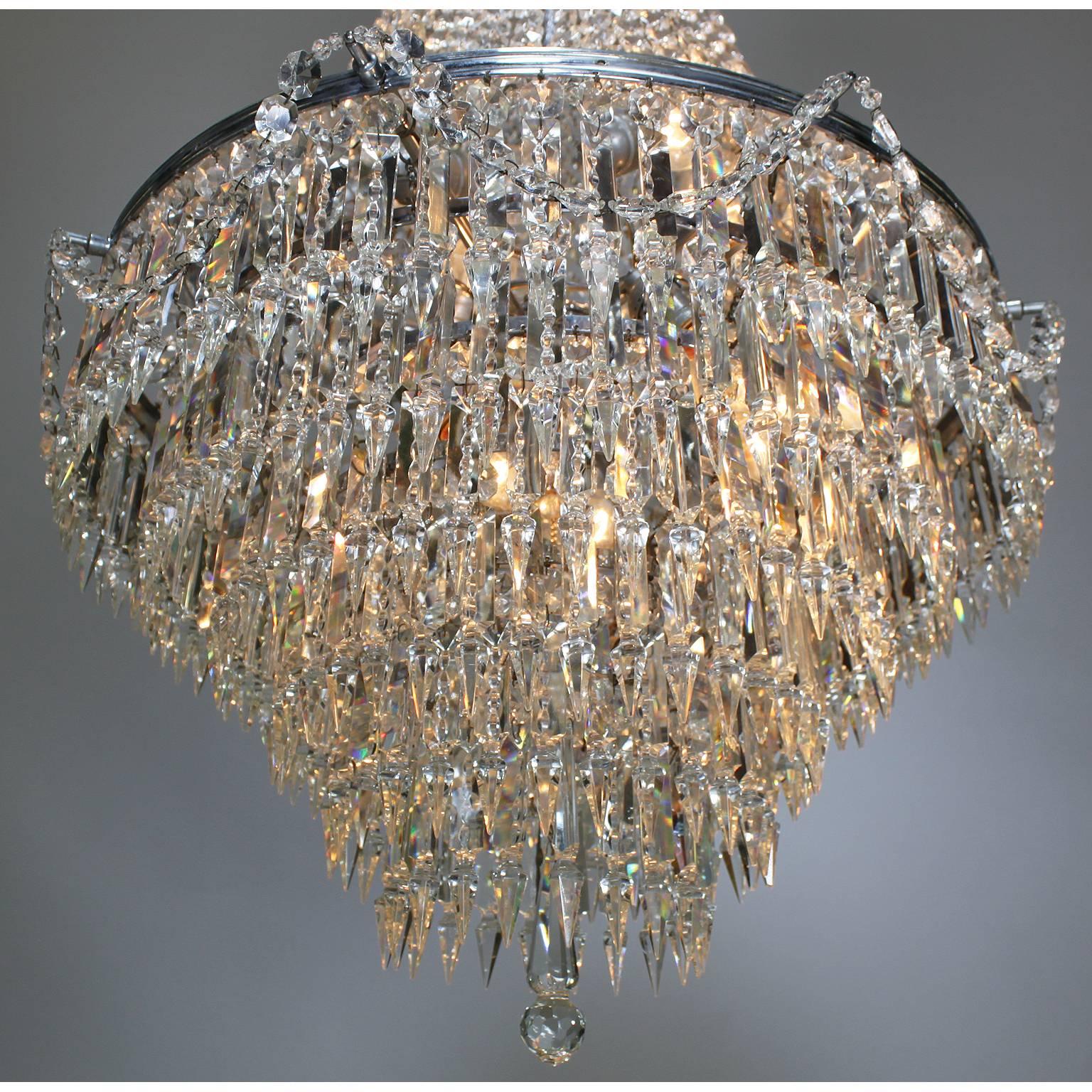 French Belle Epoque 19th-20th Century Cut-Glass Chandelier, Baccarat Attributed In Good Condition For Sale In Los Angeles, CA