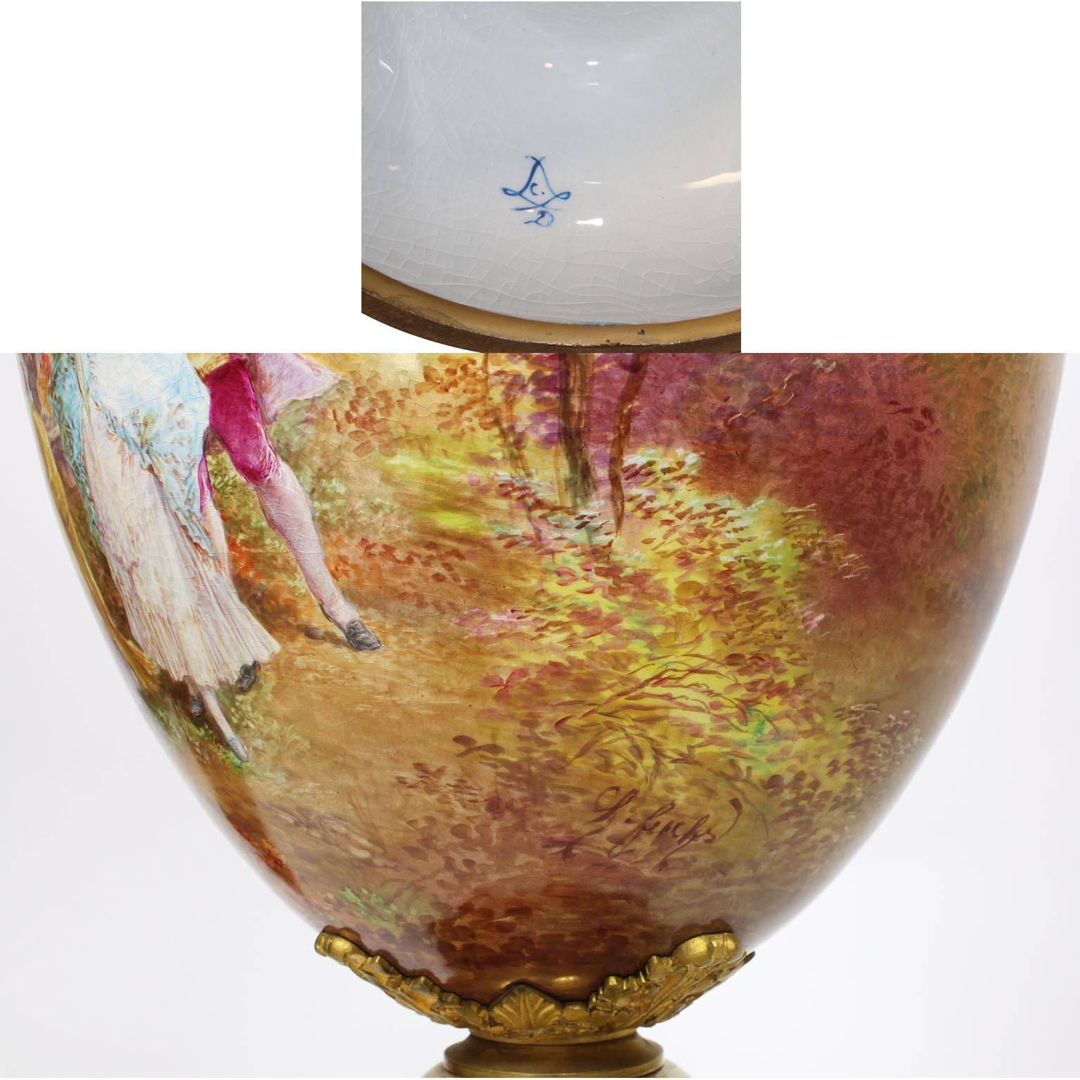Urne en porcelaine française du 19ème siècle de style Napoléon III Svres signée Ch Fuchs en vente 2