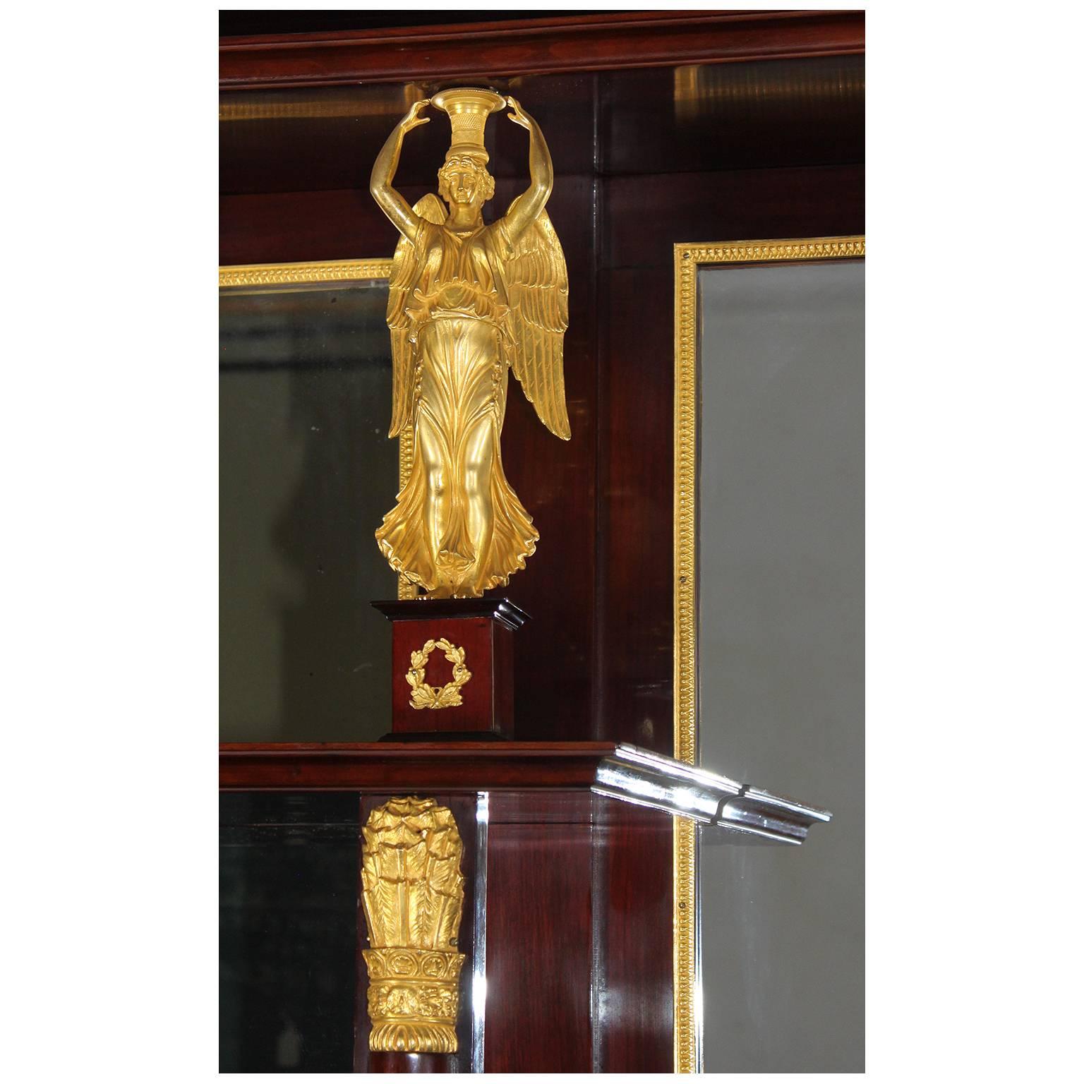 Anrichte aus vergoldeter und patinierter Bronze aus Mahagoni im Empire-Revival-Stil von Napoleon III. (Französisch) im Angebot