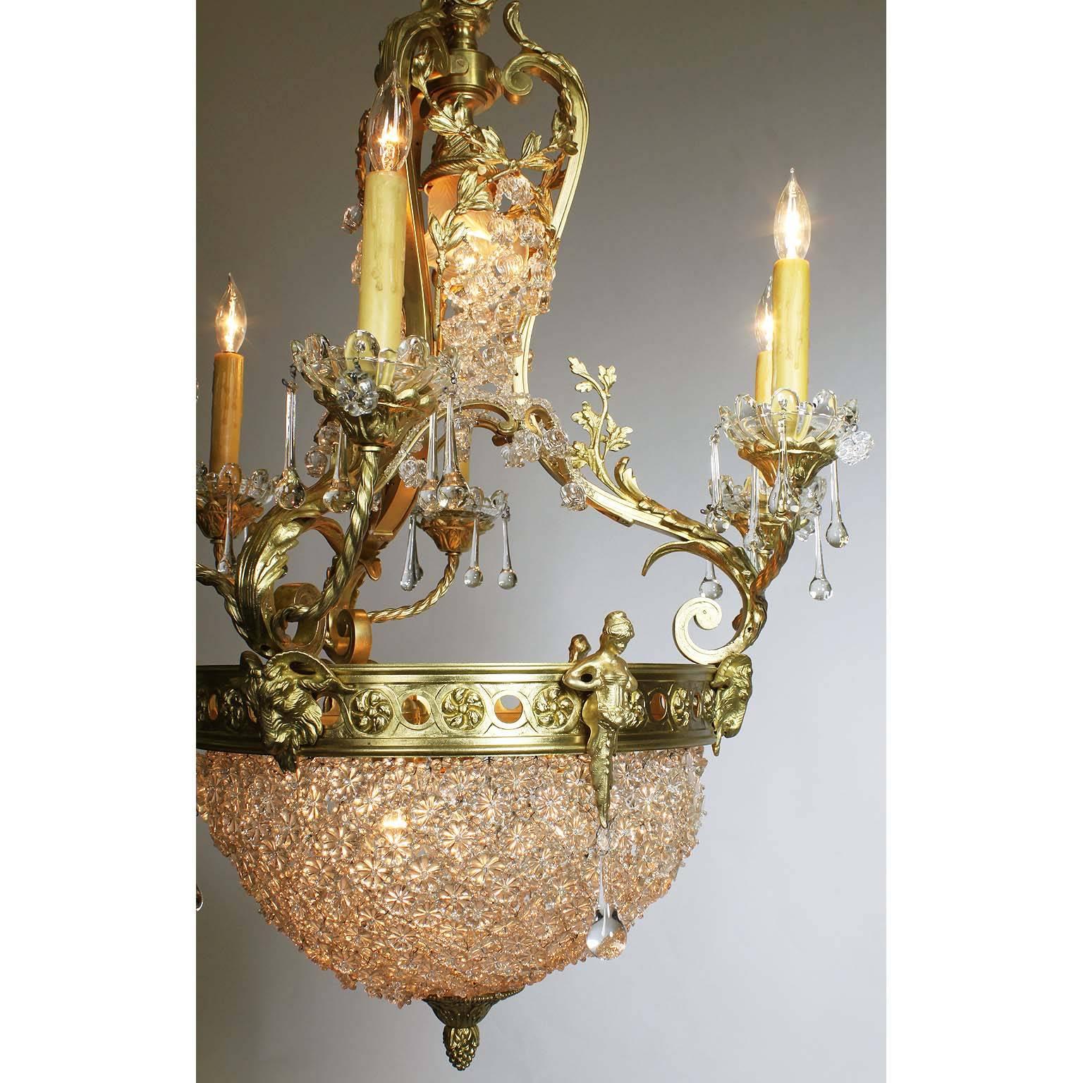 Französischer Belle-Époque-Kronleuchter aus vergoldeter Bronze und geschliffenem Glas mit sechs Armen und figuralem Korb im Zustand „Gut“ im Angebot in Los Angeles, CA