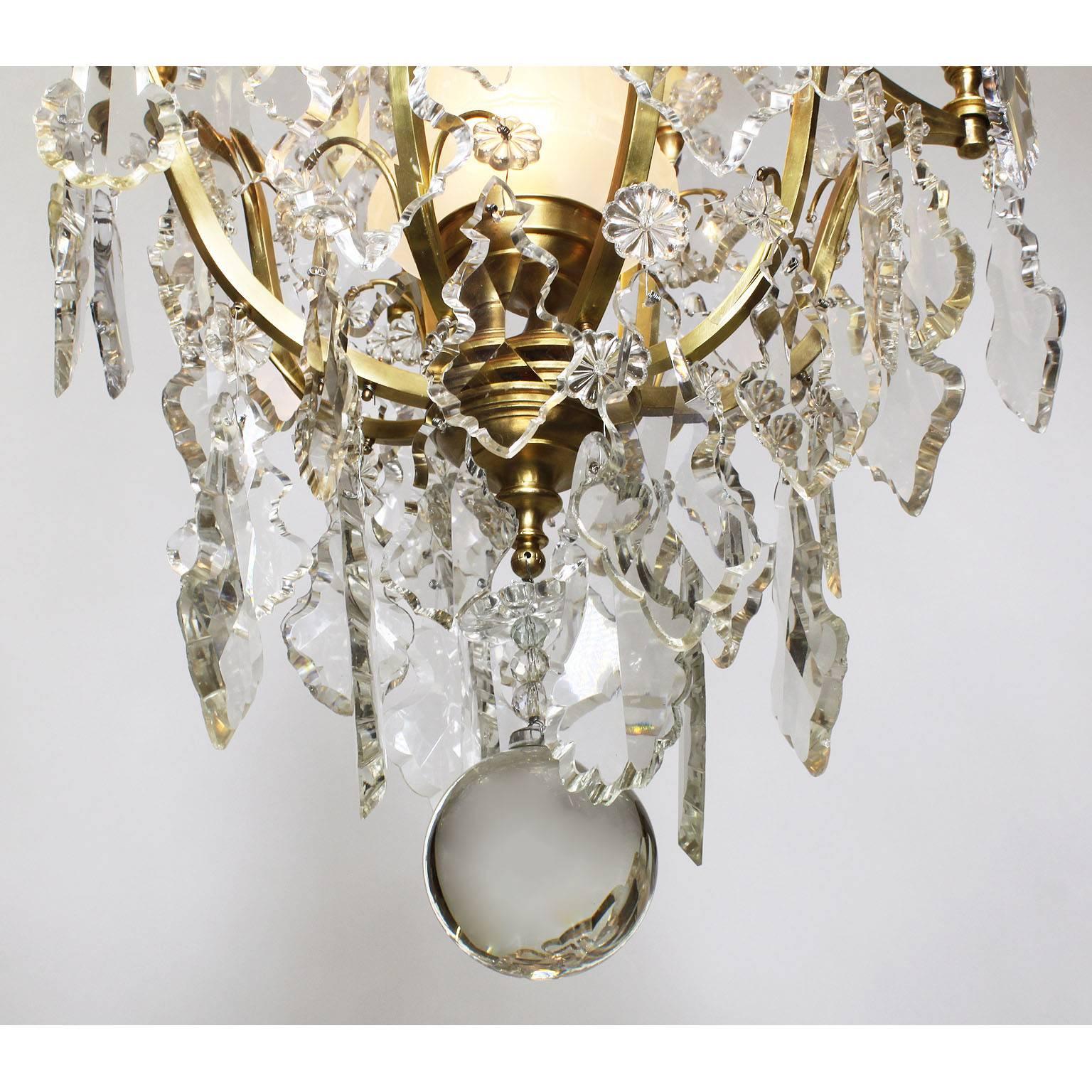 Lustre à neuf lumières de style Louis XV français en bronze doré et verre taillé « cristal » Bon état - En vente à Los Angeles, CA