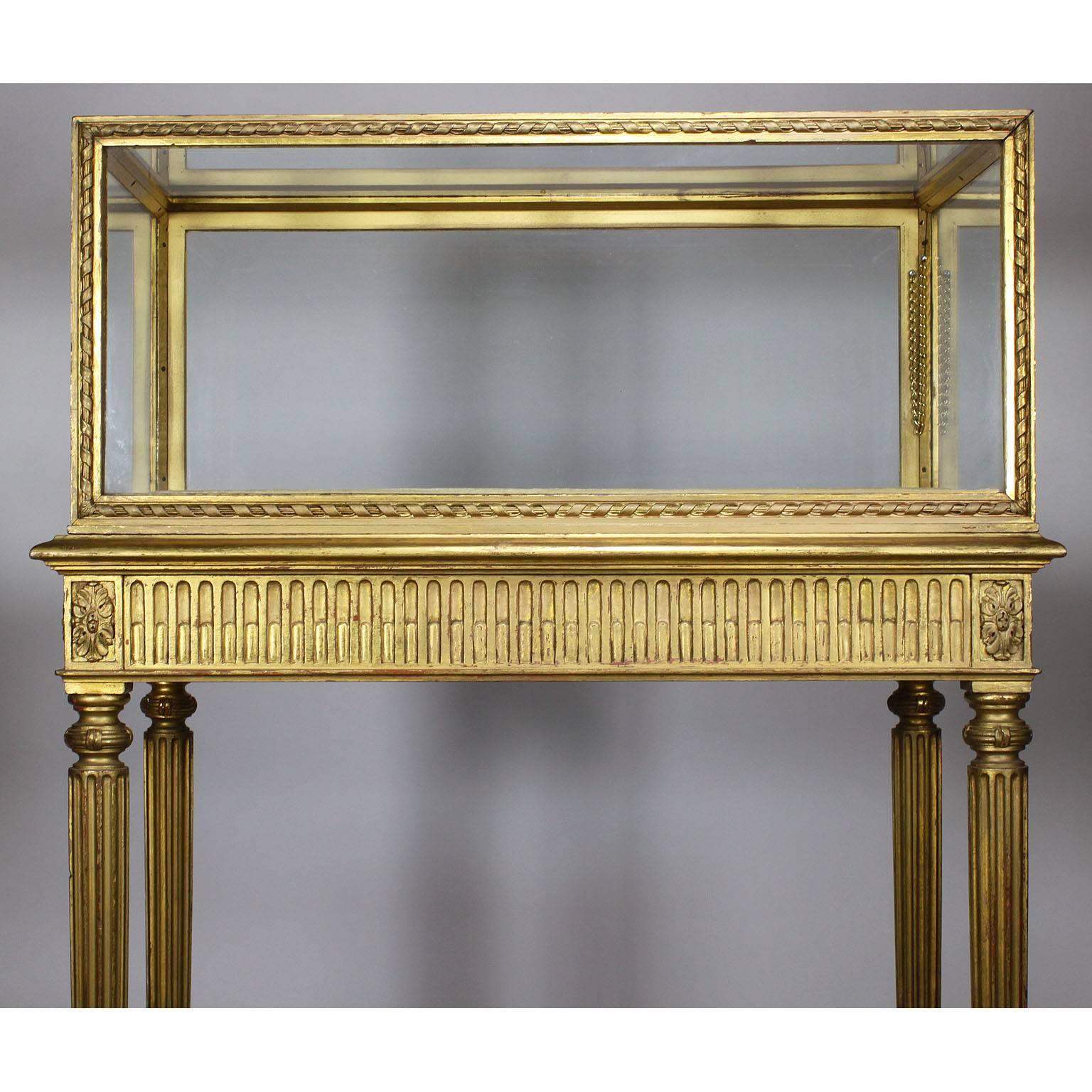 French 19th Century Louis XVI Style Giltwood Carved Exhibition Vitrine Table In Excellent Condition In Los Angeles, CA