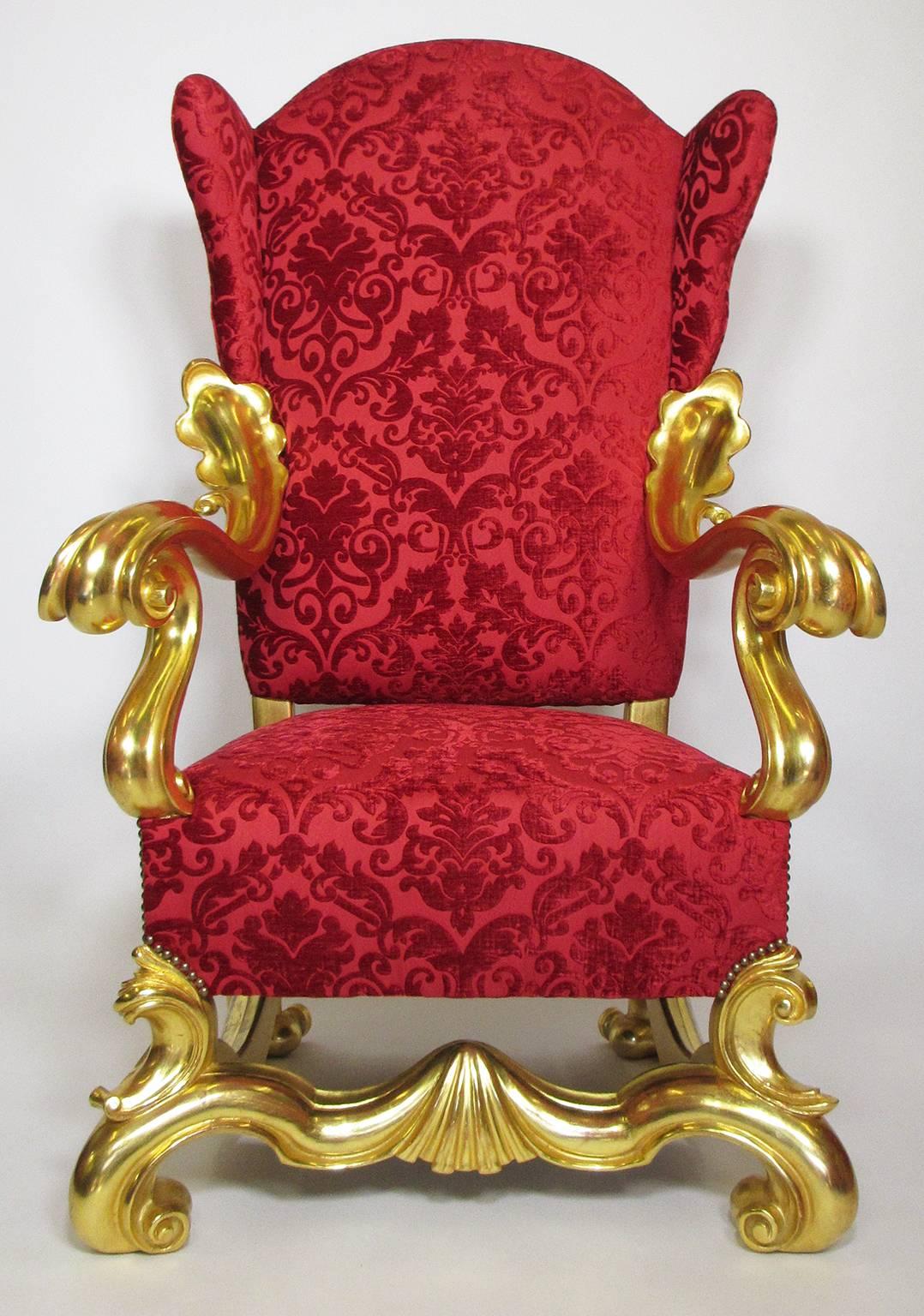 Fine pair of Italian 19th-20th century baroque style giltwood carved winged throne armchairs, each finely carved throne with scrolls and wavy armrests, on cabriole carved feet. (New upholstery and all gilt recently restored), Florence, circa