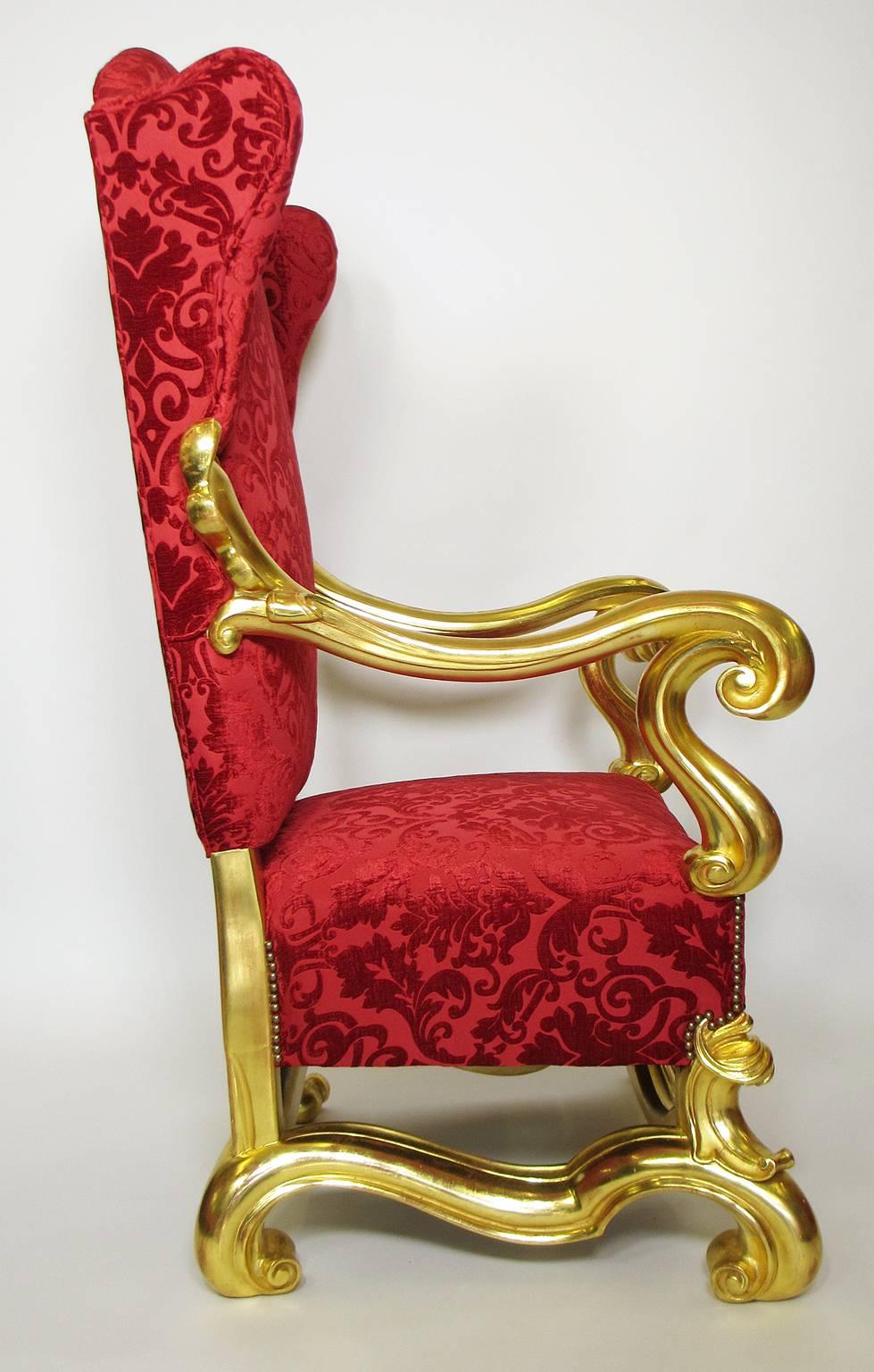 Baroque Paire de fauteuils trônes ailés en bois sculpté baroque italien du 19e-20e siècle en vente