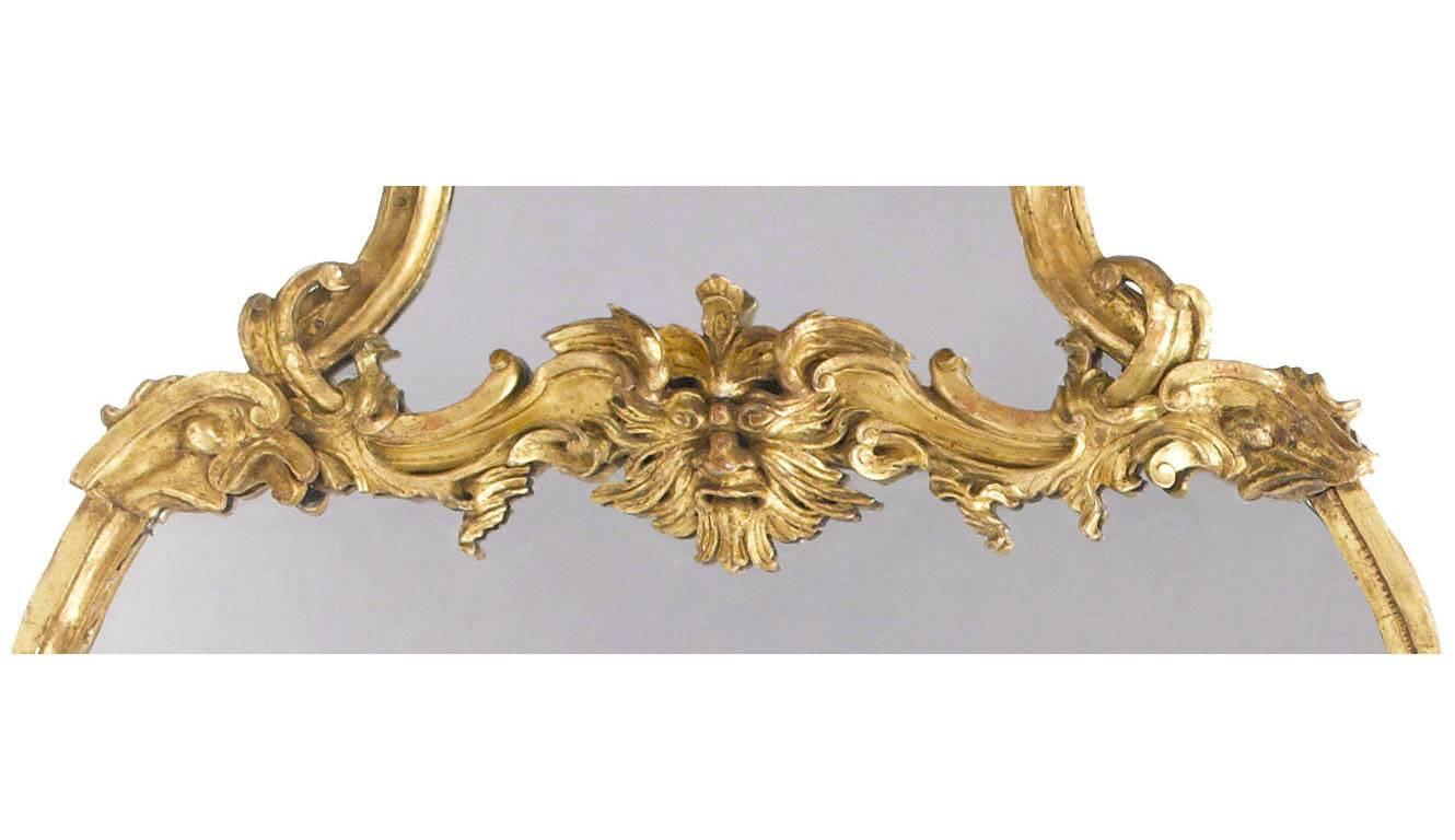 Espejo figurado italiano rococó del siglo XIX tallado en madera dorada, hacia 1850 Italiano en venta