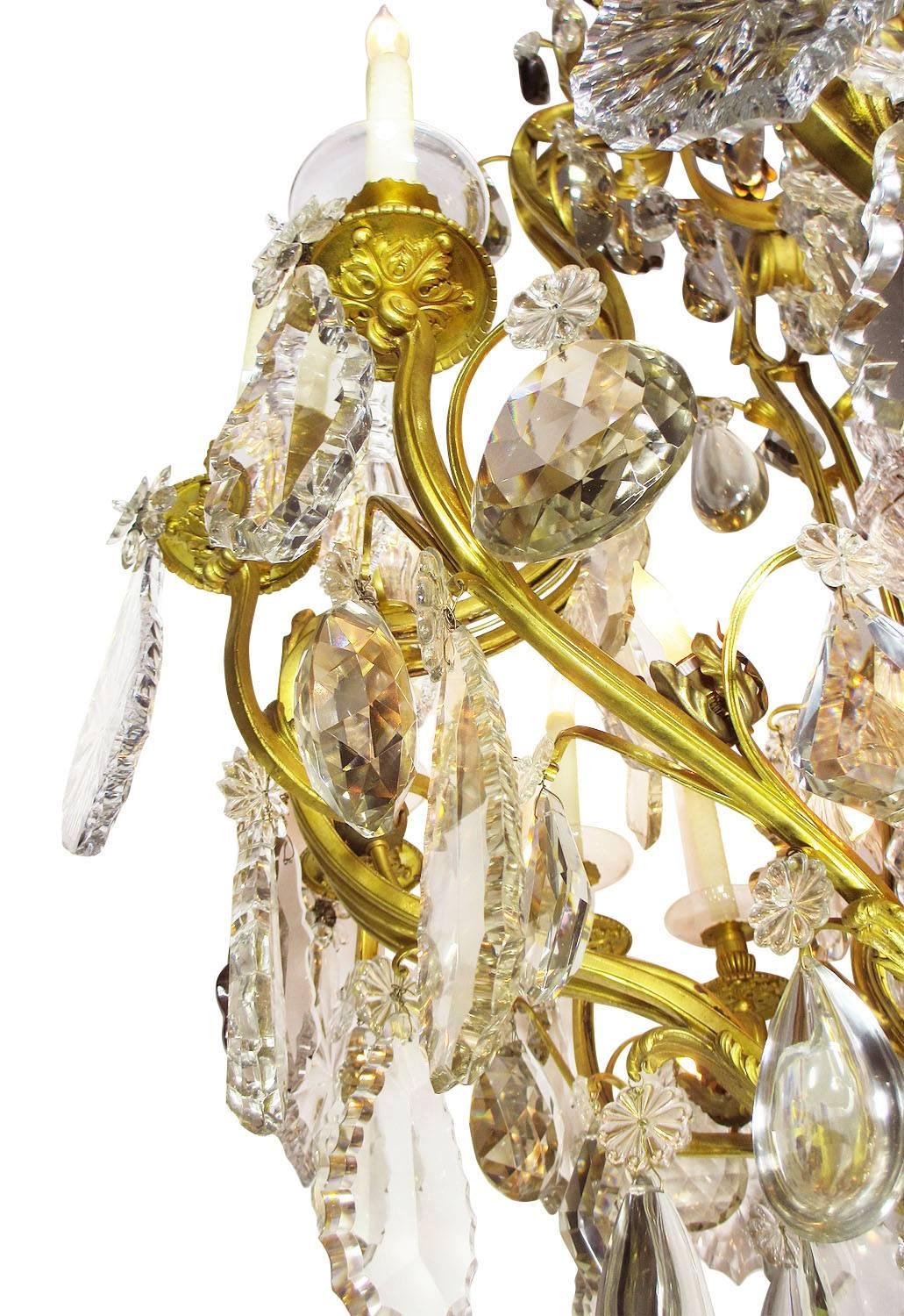 Vergoldeter Kronleuchter aus Bronze und Kristall aus dem 19. Jahrhundert aus dem Spelling Manor im Zustand „Gut“ im Angebot in Los Angeles, CA
