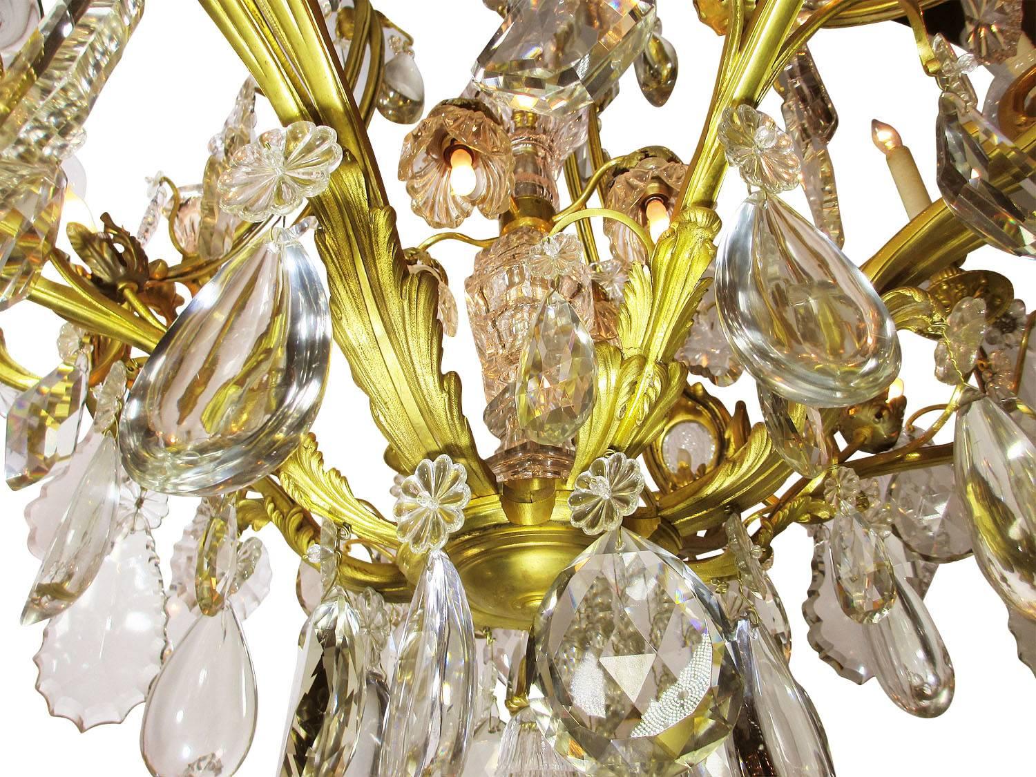 Vergoldeter Kronleuchter aus Bronze und Kristall aus dem 19. Jahrhundert aus dem Spelling Manor im Angebot 1
