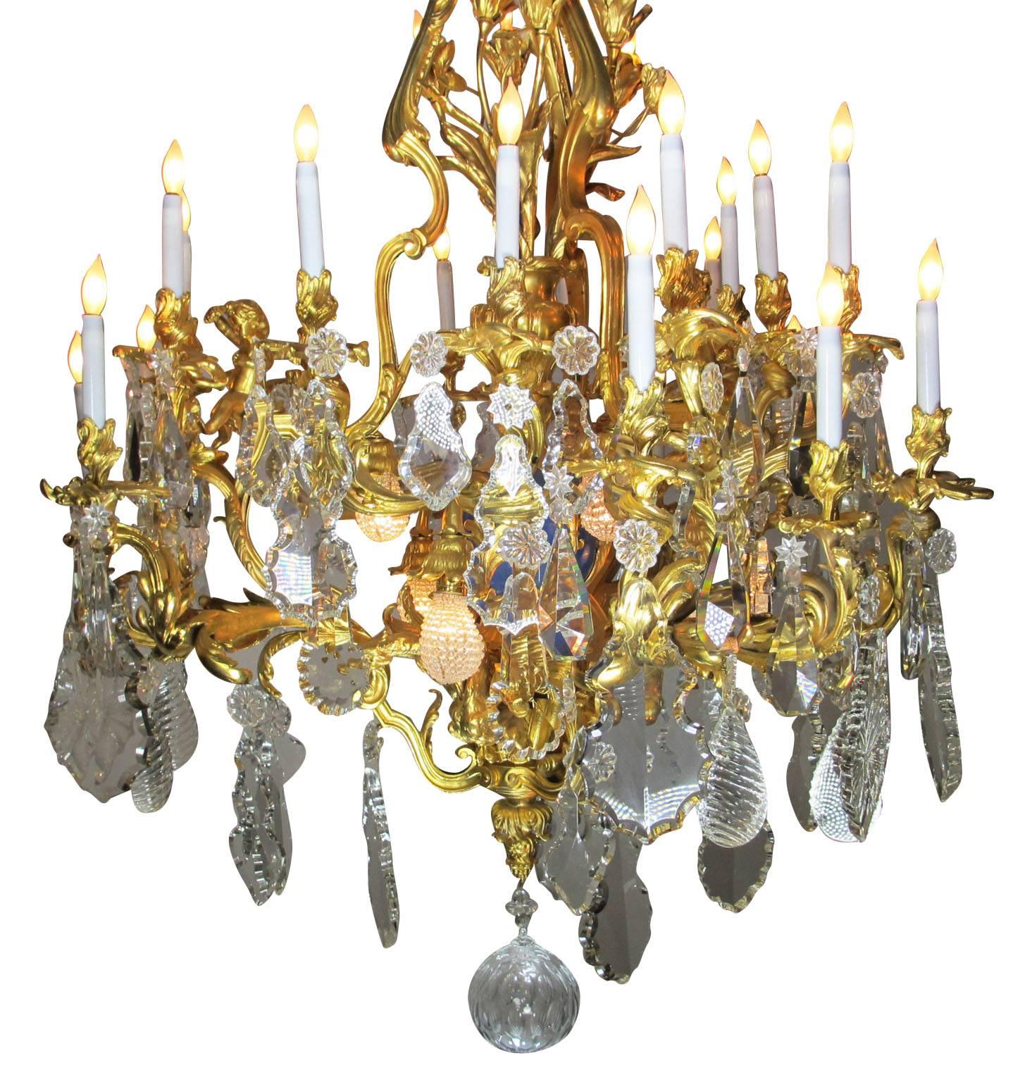 Französischer Kronleuchter im Louis-XV-Stil des 19. Jahrhunderts mit Cherub und Drachen aus Goldbronze und Kristall (Geschnitzt) im Angebot