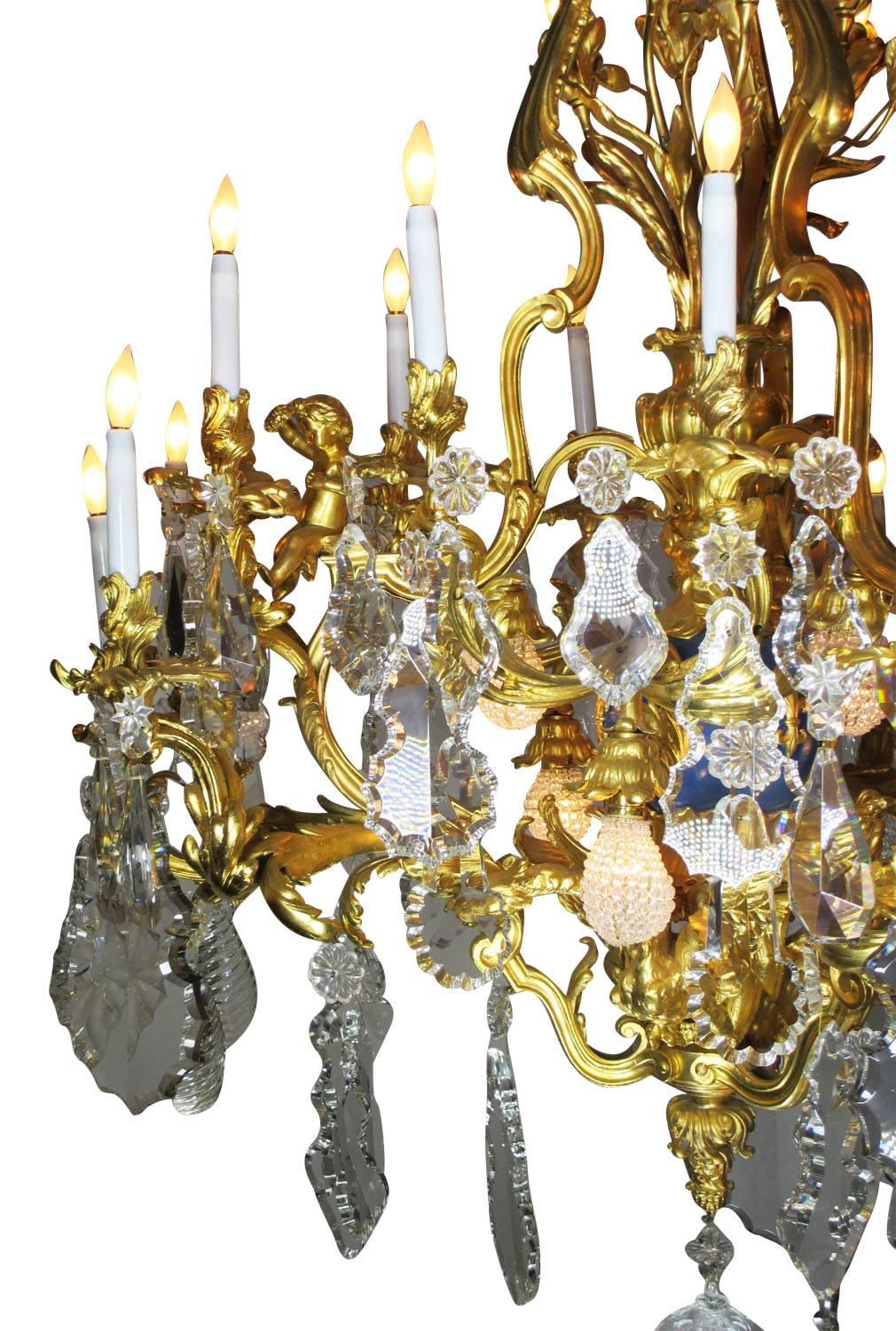 Französischer Kronleuchter im Louis-XV-Stil des 19. Jahrhunderts mit Cherub und Drachen aus Goldbronze und Kristall im Zustand „Gut“ im Angebot in Los Angeles, CA