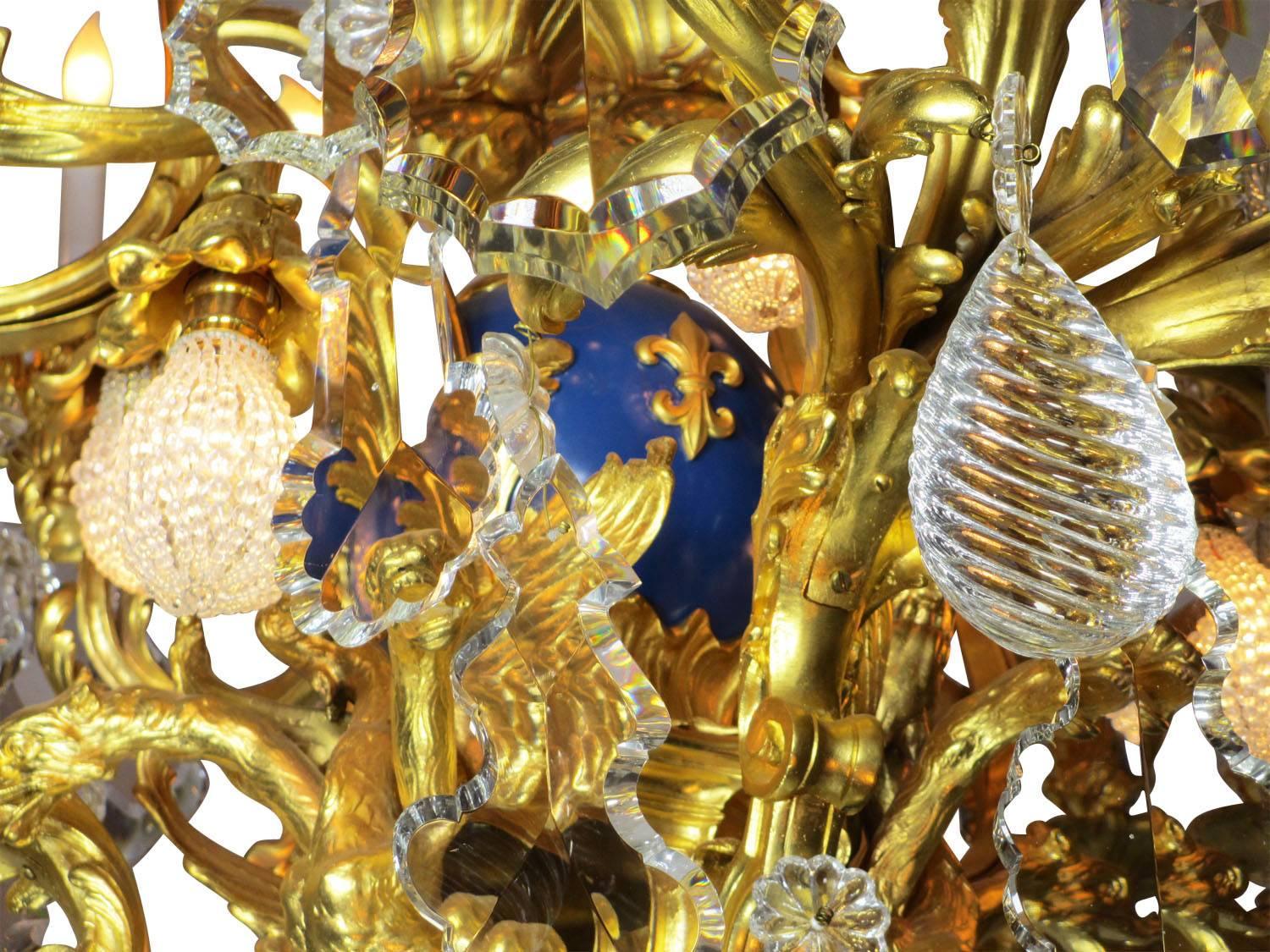 Französischer Kronleuchter im Louis-XV-Stil des 19. Jahrhunderts mit Cherub und Drachen aus Goldbronze und Kristall im Angebot 1