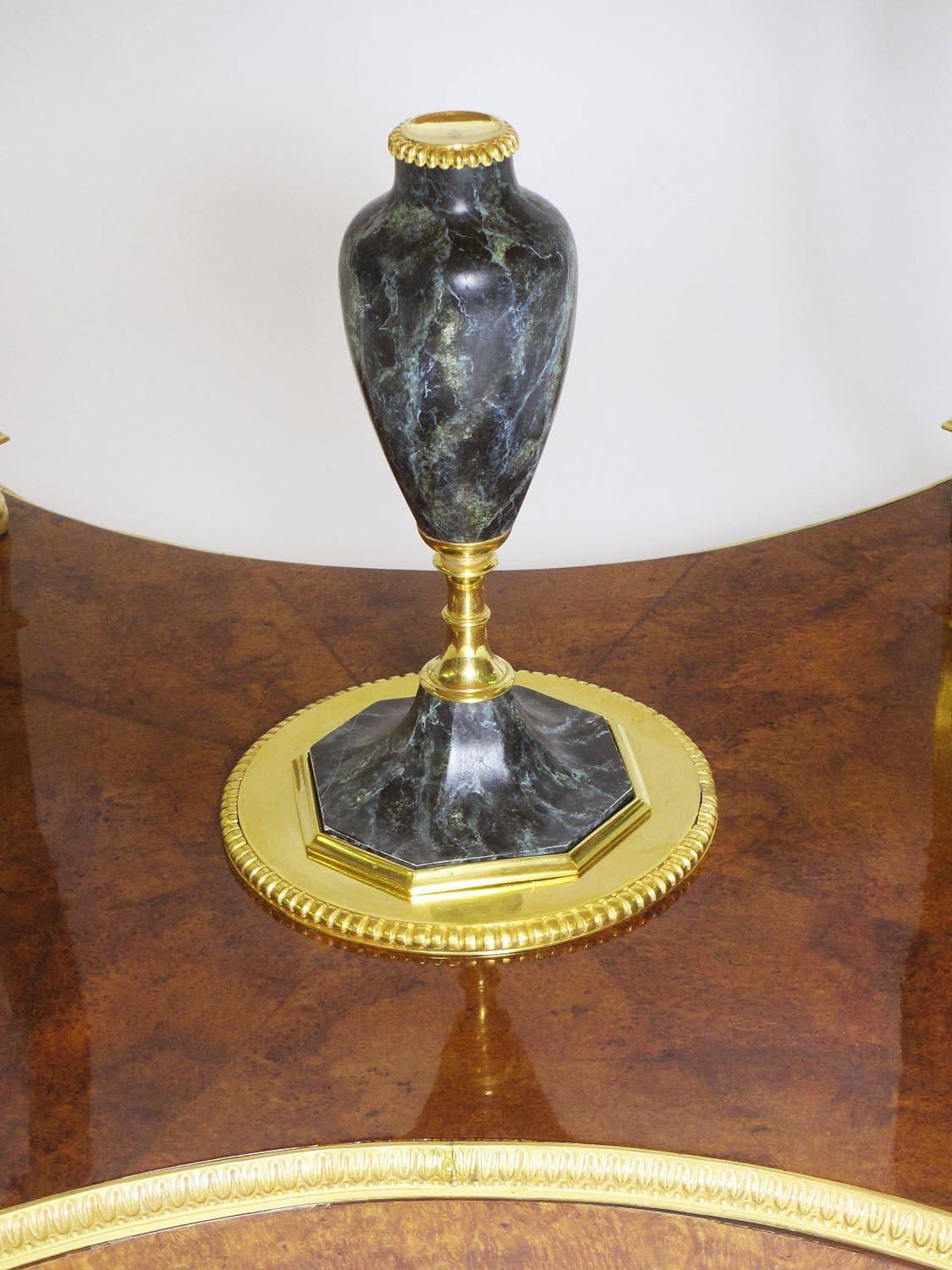 Patiné Table centrale française du début du 20e siècle en bronze doré François Link en vente
