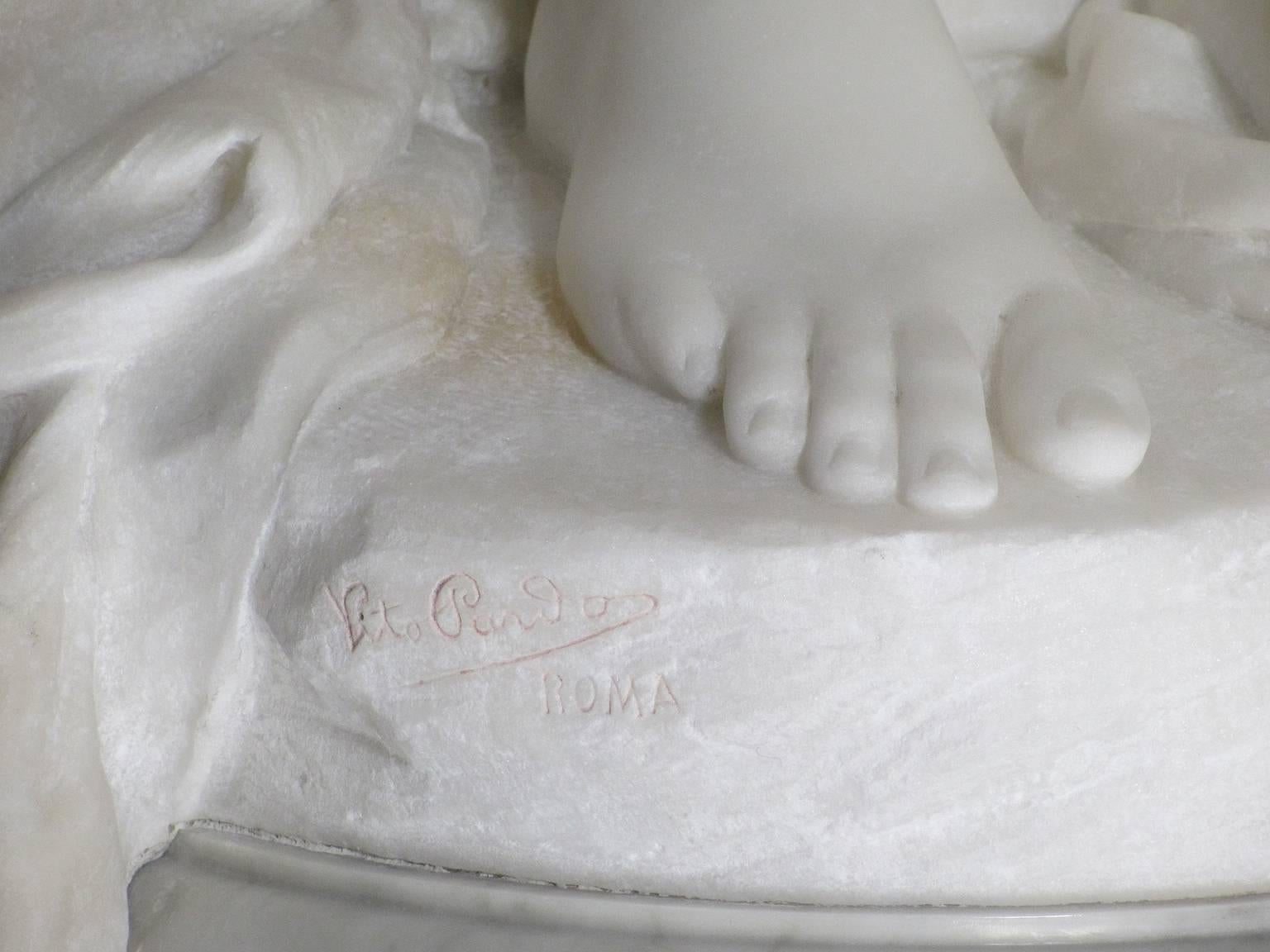 Italienische Marmorskulptur in Lebensgröße aus dem 19. Jahrhundert mit dem Titel „Auf der Suche nach Liebe“ im Angebot 3