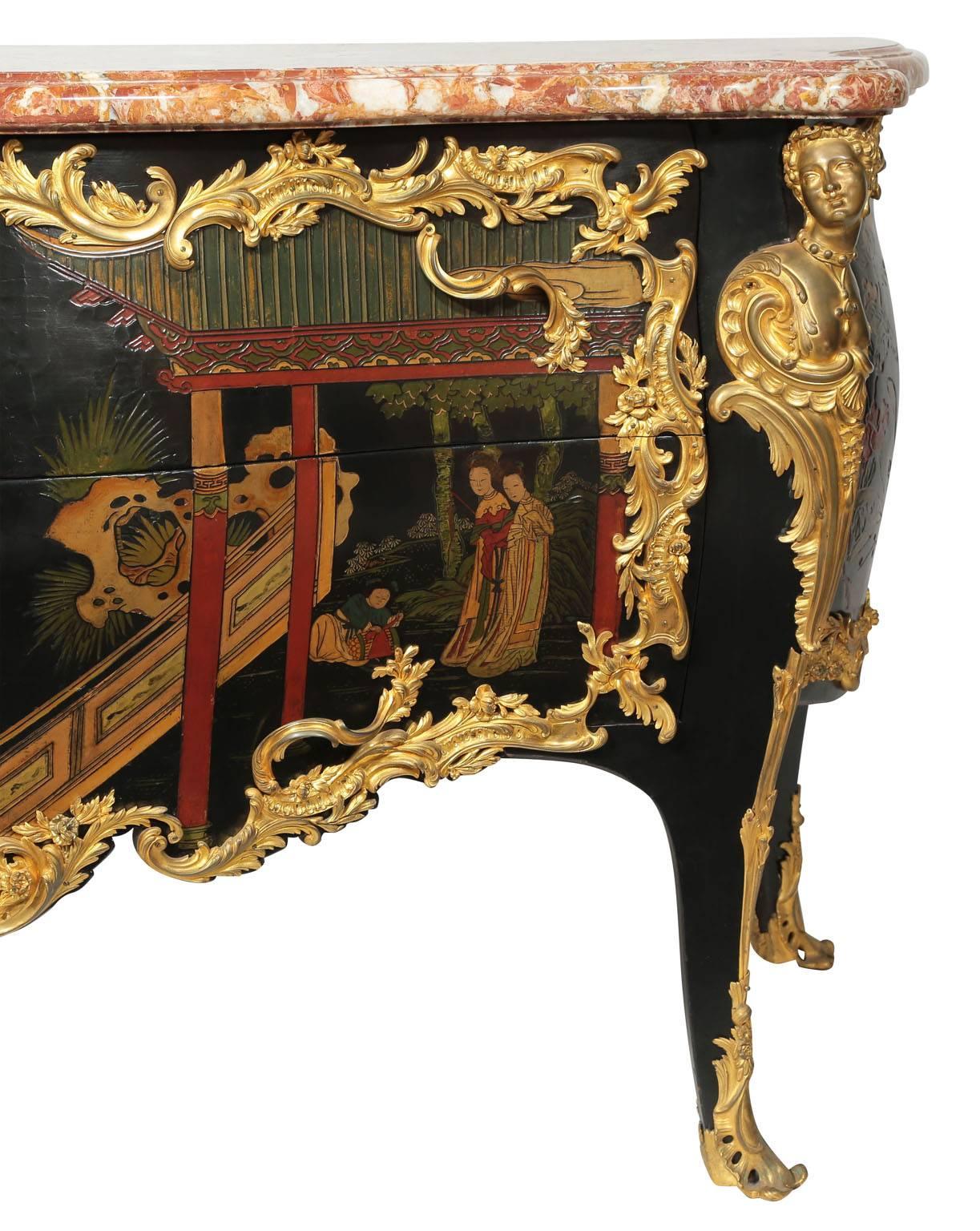 Palastartige Chinoiserie-Kommode im Louis-XV-Stil des 19. Jahrhunderts mit vergoldeter Bronzebeschlägen (Ebonisiert) im Angebot
