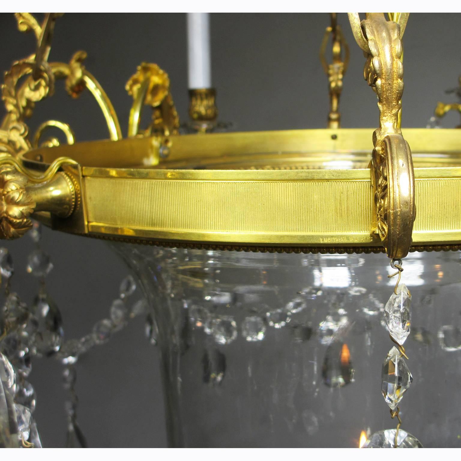 Kronleuchter aus Goldbronze und geschliffenem Glas im Louis-XV-Stil des 19. Jahrhunderts von Mottheau et Fils (Geschliffenes Glas) im Angebot
