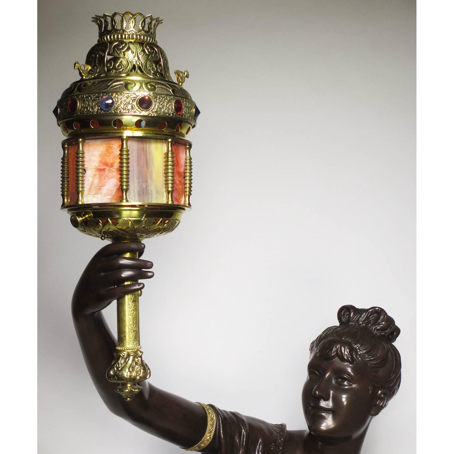 Belle Époque Sculpture française du 19ème siècle représentant une femme avec une lanterne, par Louis Hottot en vente