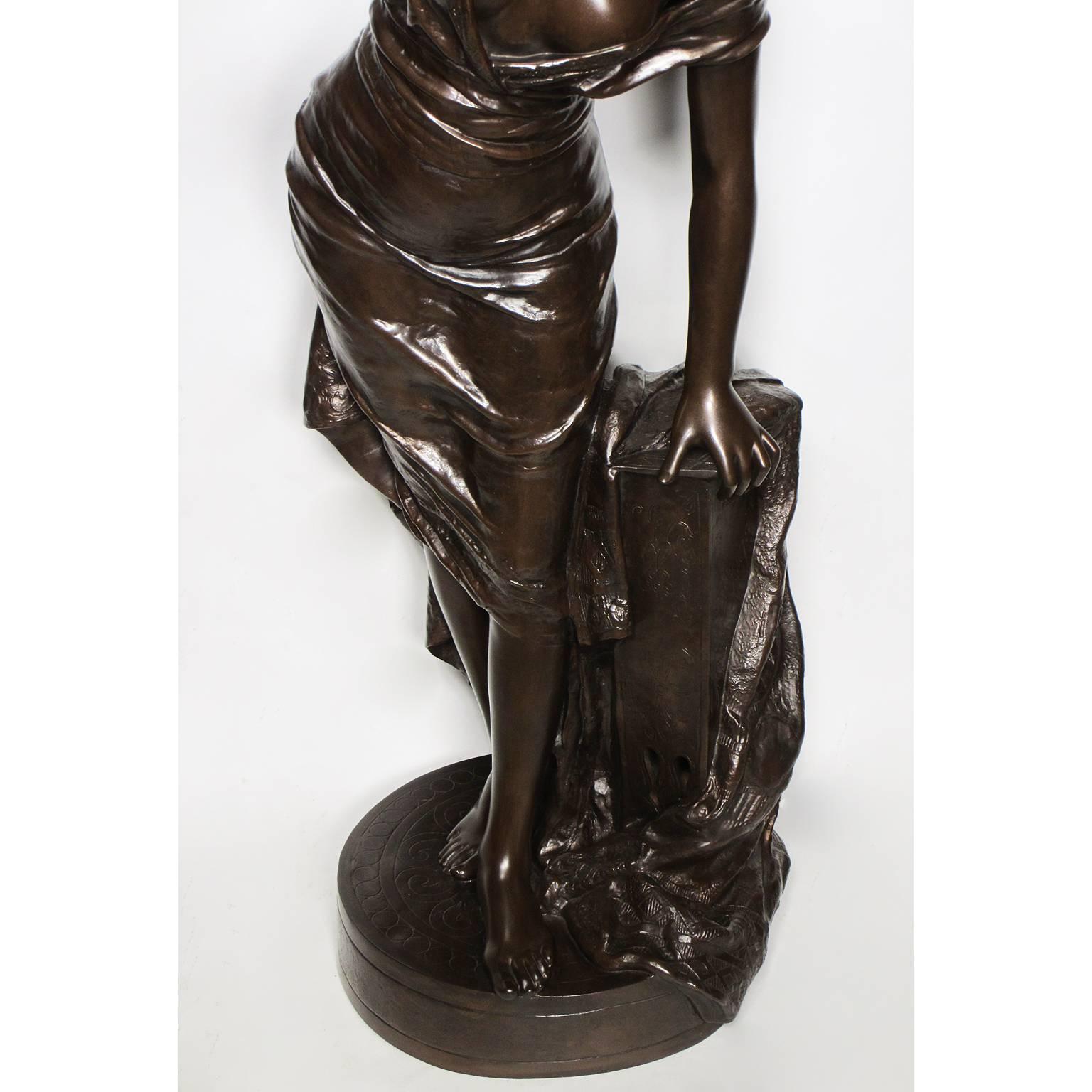 Français Sculpture française du 19ème siècle représentant une femme avec une lanterne, par Louis Hottot en vente