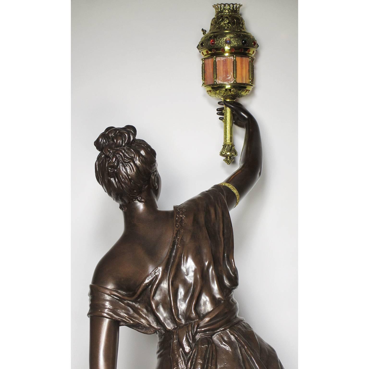 Sculpture française du 19ème siècle représentant une femme avec une lanterne, par Louis Hottot en vente 1