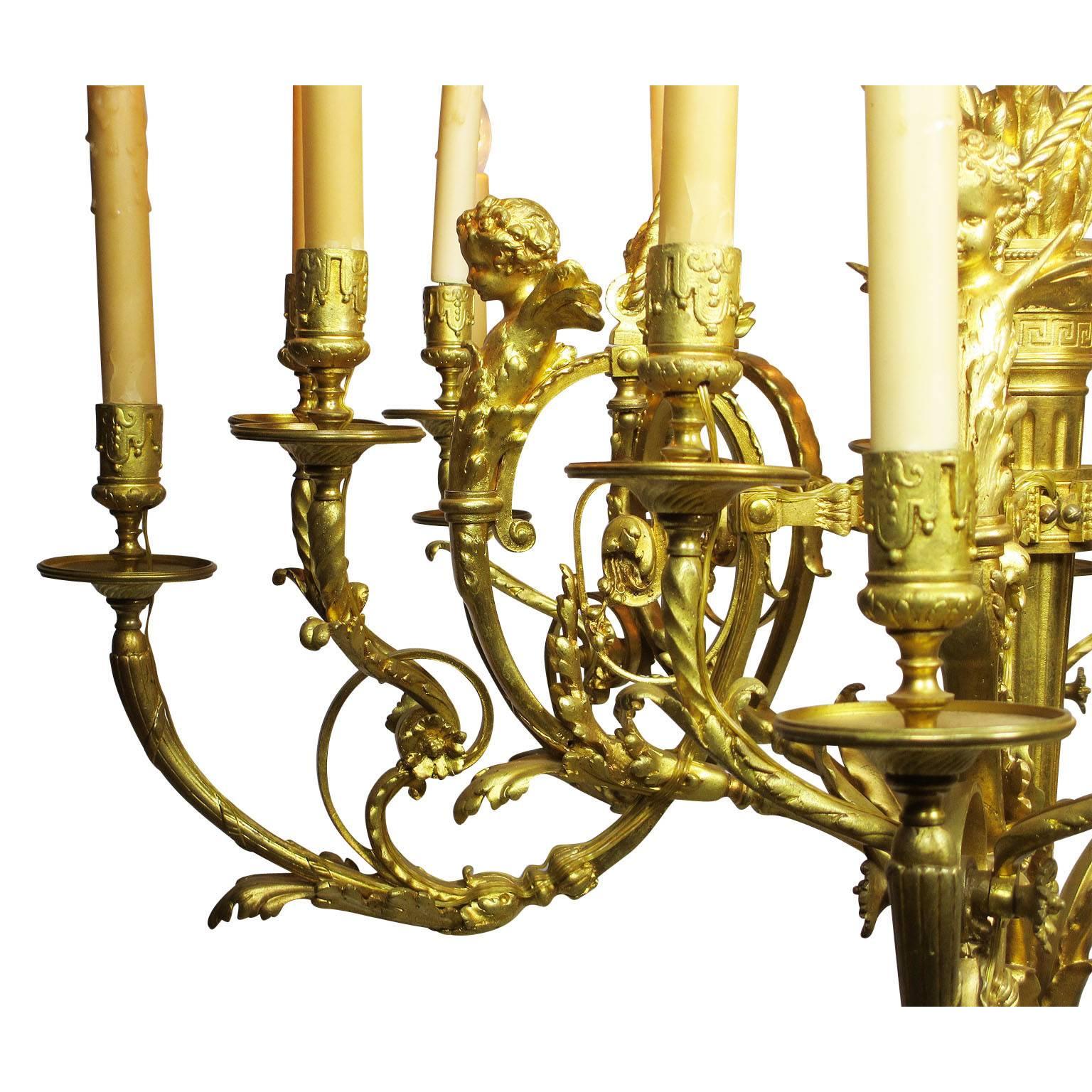 Französischer Belle Époque-Kronleuchter aus vergoldeter Bronze mit 18 Lichtern (19.-20. Jahrhundert) (Vergoldet) im Angebot