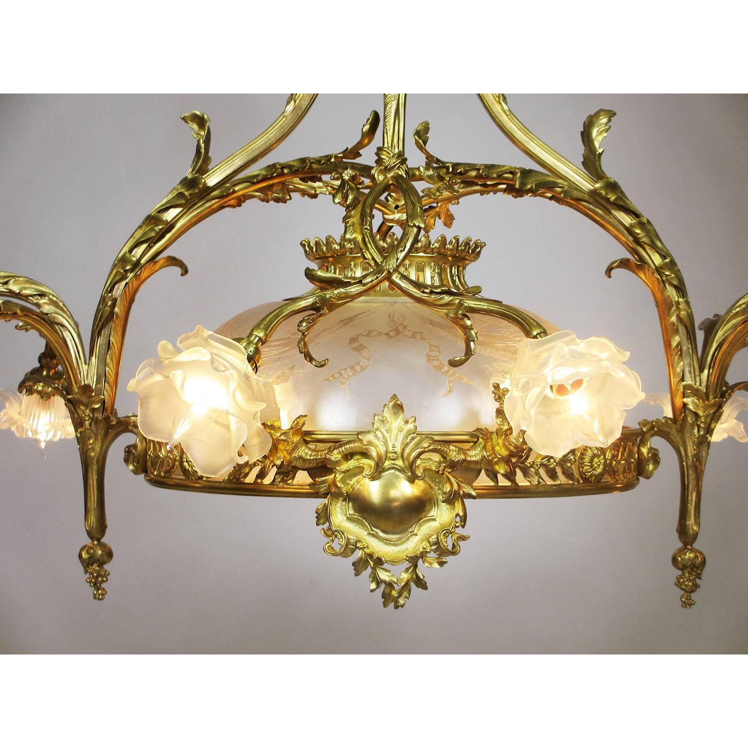 French Belle Époque Gilt Bronze and Frosted Molded Glass Lyre Fifteen-Light Chandelier