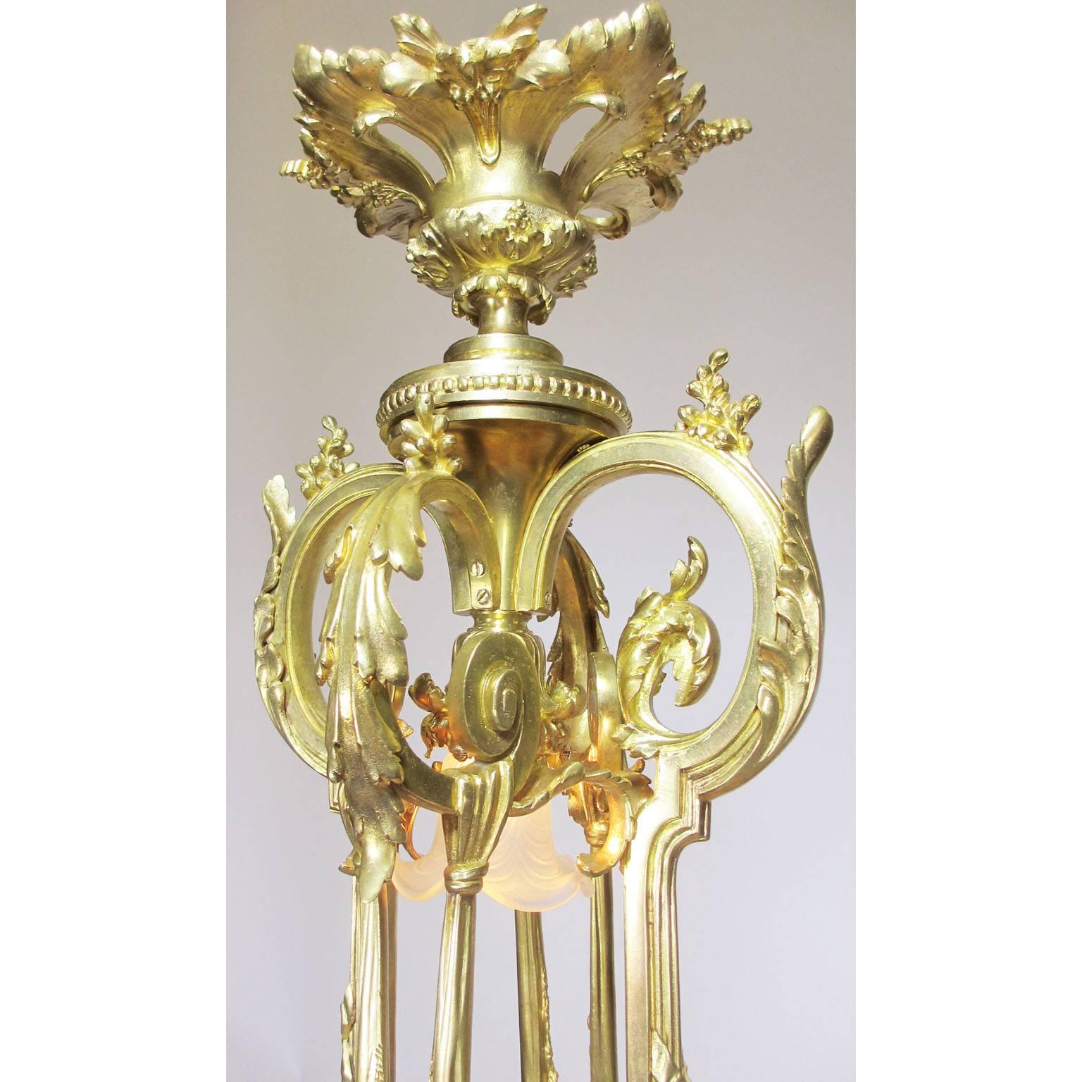 Early 20th Century Belle Époque Gilt Bronze and Frosted Molded Glass Lyre Fifteen-Light Chandelier