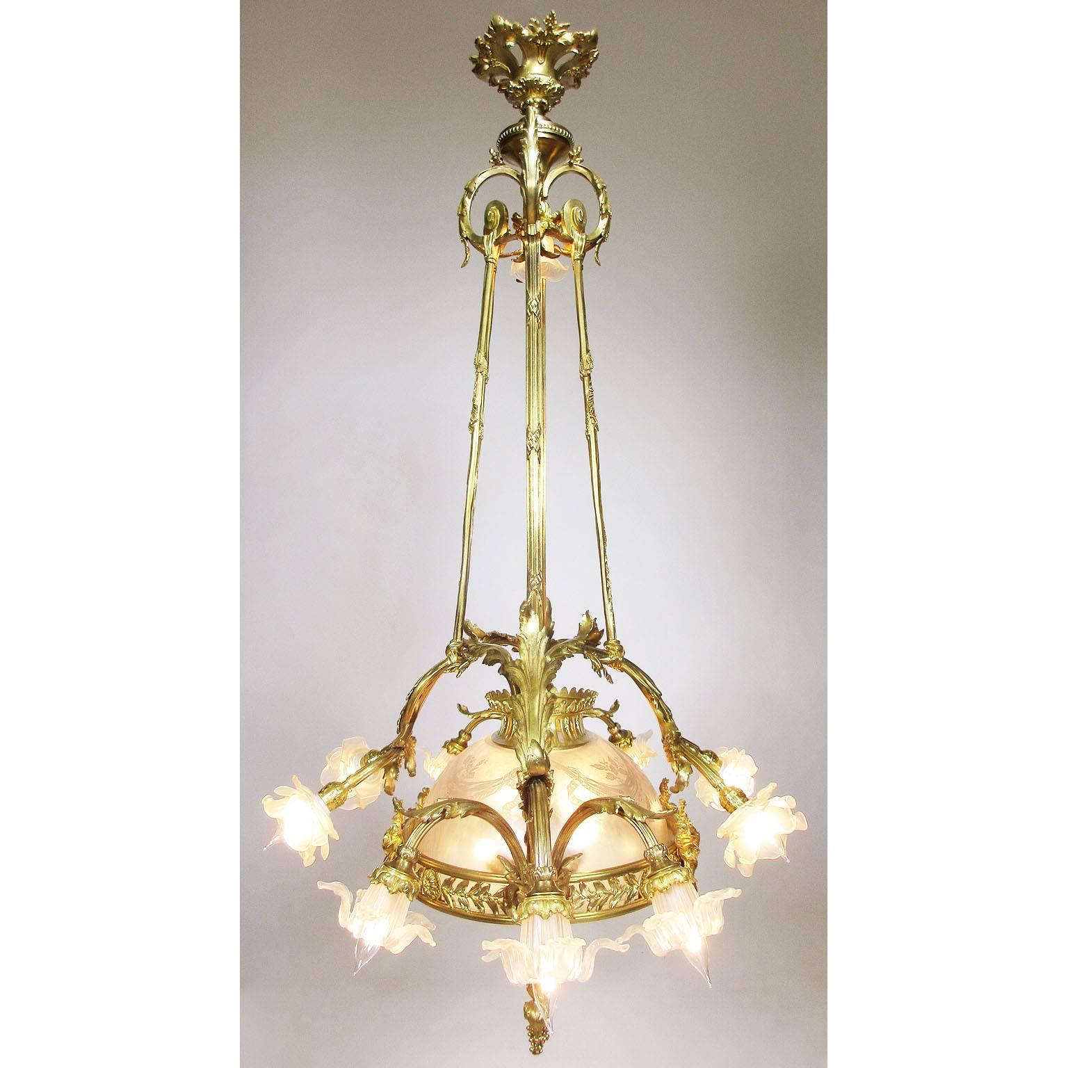 Belle Époque Gilt Bronze and Frosted Molded Glass Lyre Fifteen-Light Chandelier 1