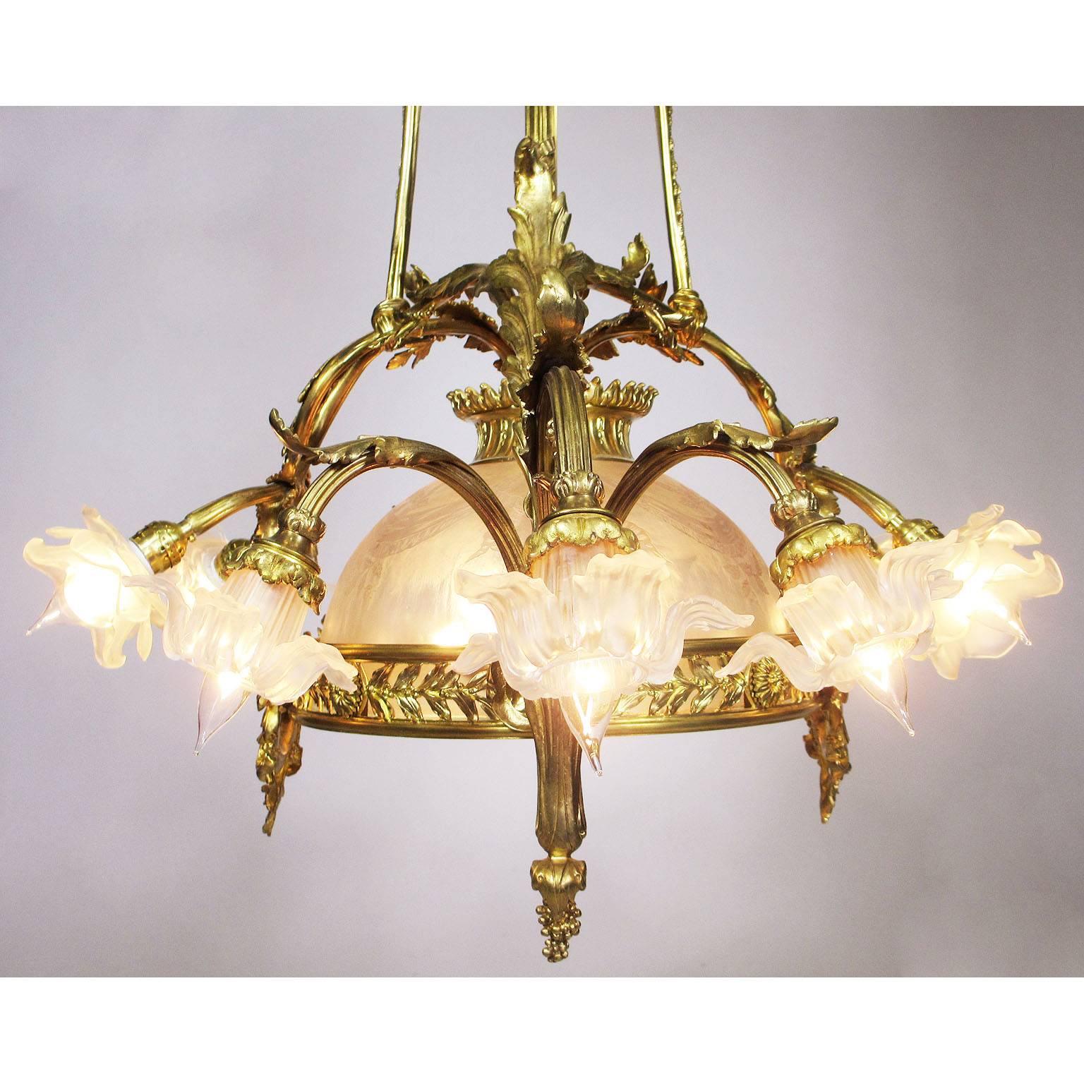 Belle Époque Gilt Bronze and Frosted Molded Glass Lyre Fifteen-Light Chandelier 2