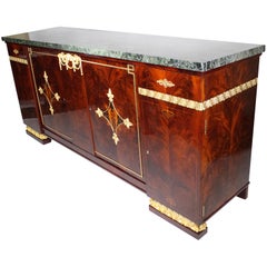 Elegante aparador de estilo Imperio francés, de caoba con marquetería y adornos de bronce dorado