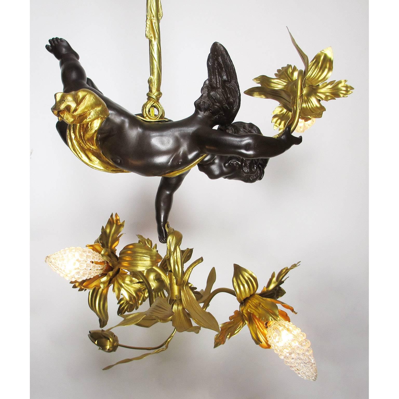 Fine French Belle Epoque Patinated and Gilt Bronze Hovering Cherub Chandelier For Sale 1
