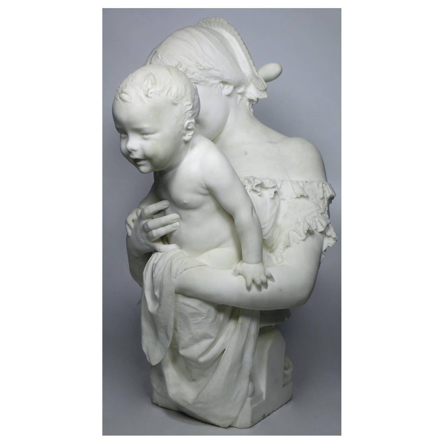 Sculpté Sculpture italienne en marbre grandeur nature du 19ème siècle « Mère et enfant » par A. Mazzucchelli en vente