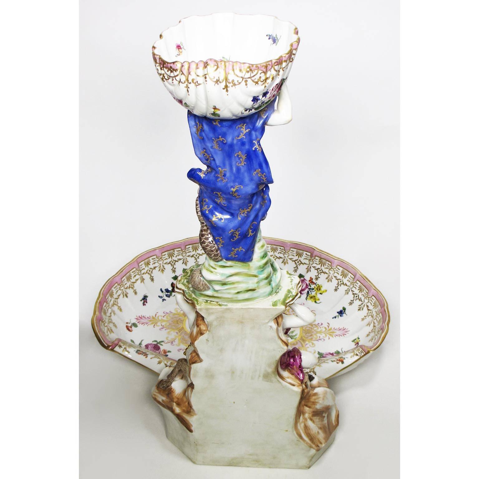 Fontaine à distributeur à liqueur en porcelaine figurative allemande du 19ème siècle, fine et rare État moyen - En vente à Los Angeles, CA