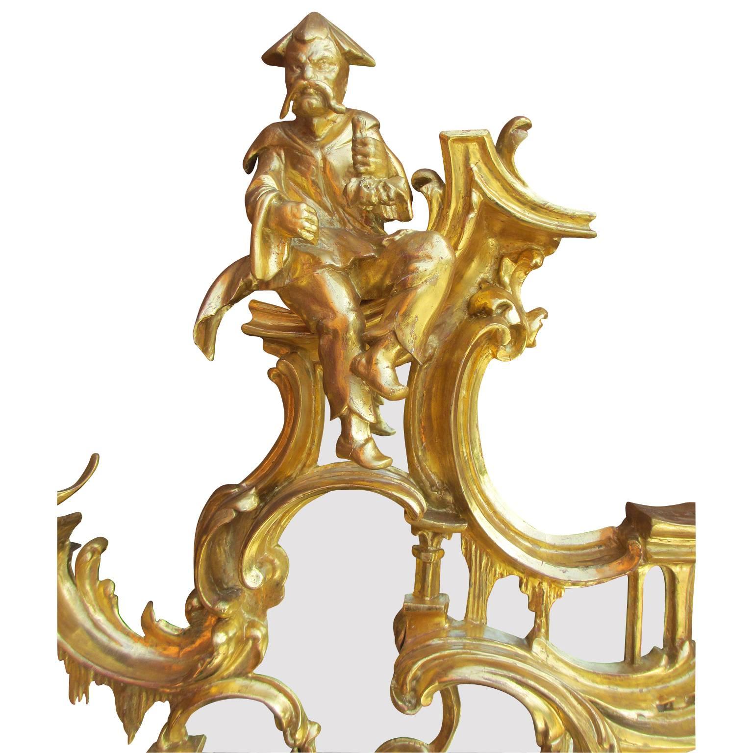 Anglais Miroir mural anglais de style Chippendale chinois en bois doré à la manière de Thomas Johnson en vente